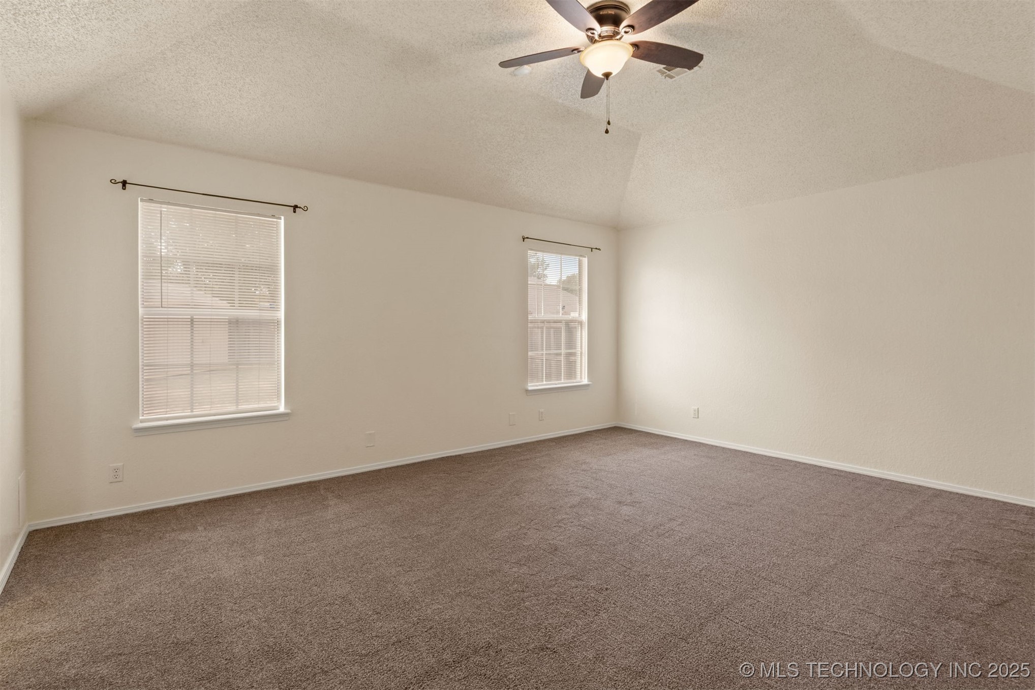 3908 S Walnut Avenue Property Photo 31