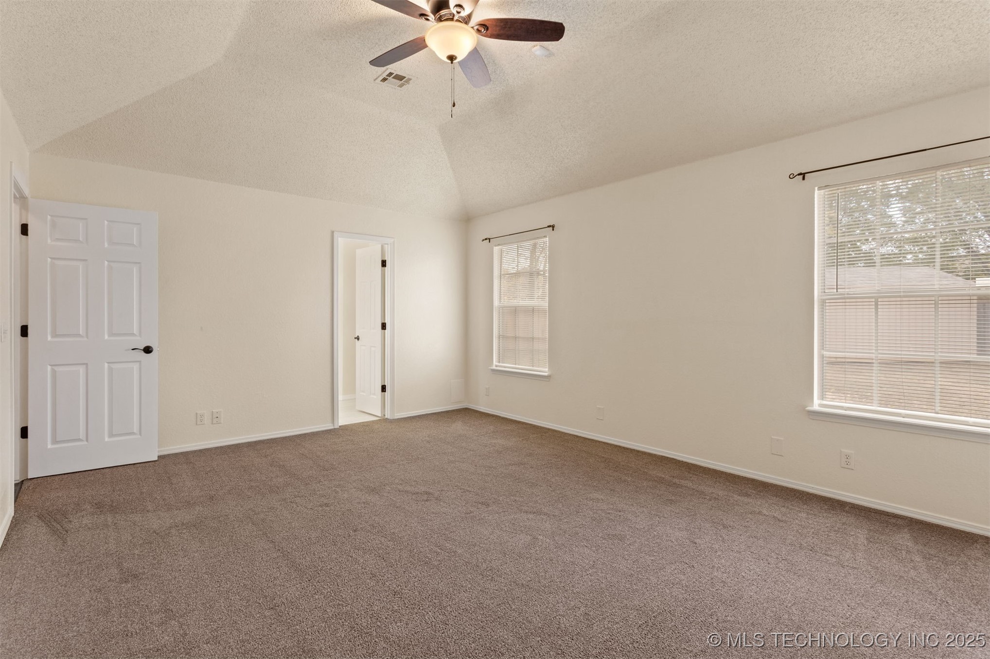 3908 S Walnut Avenue Property Photo 32