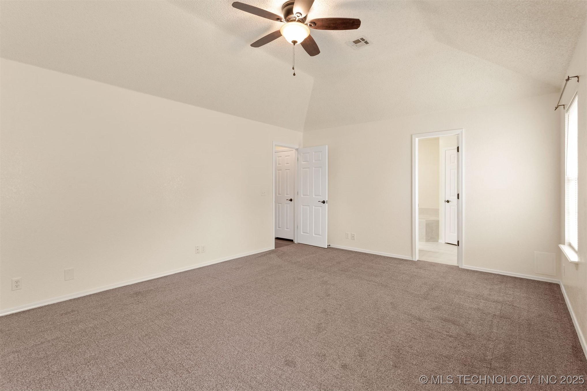 3908 S Walnut Avenue Property Photo 33