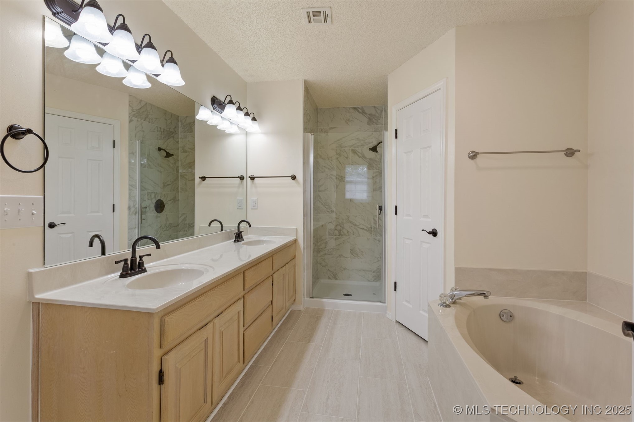 3908 S Walnut Avenue Property Photo 35