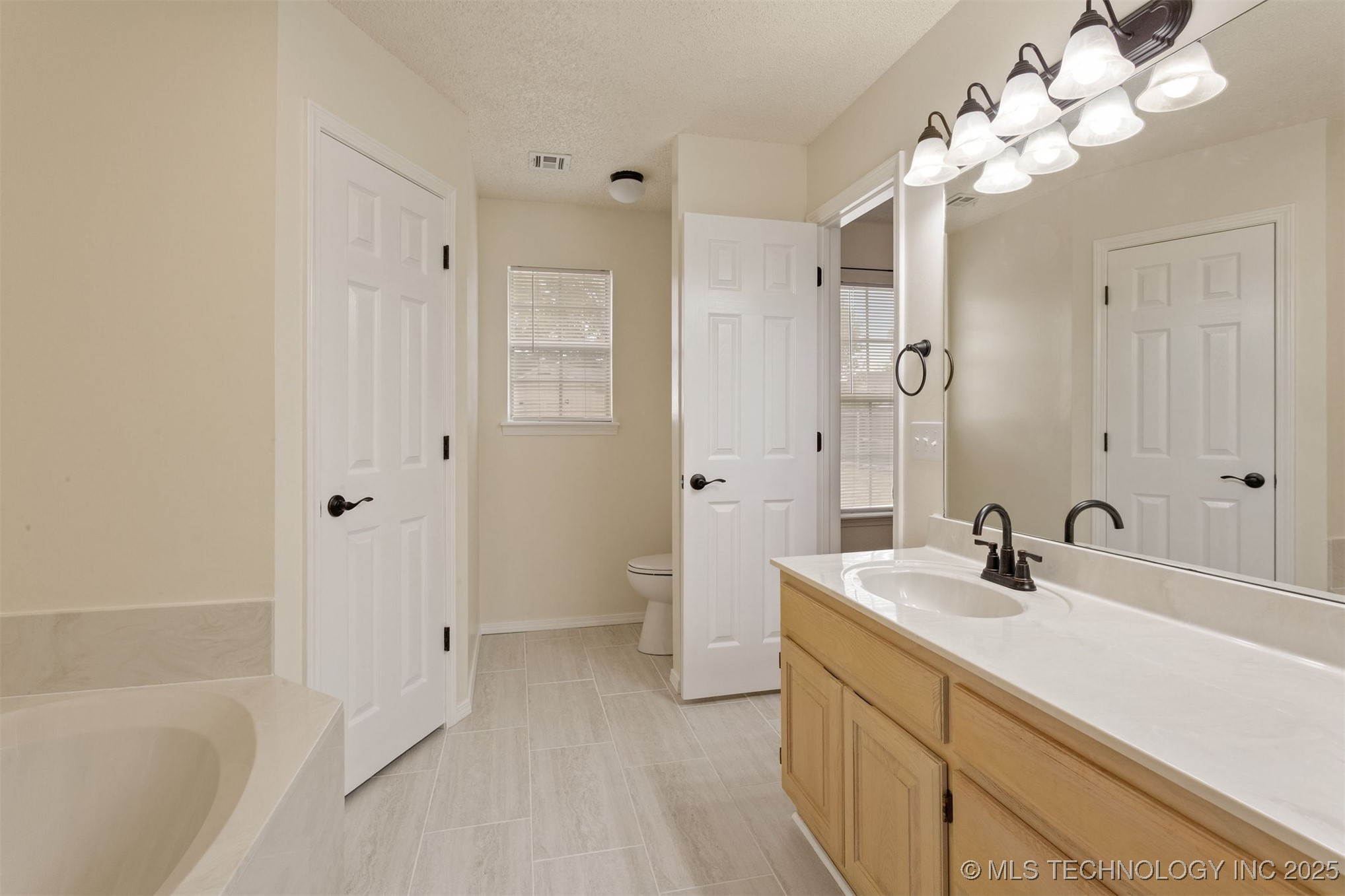 3908 S Walnut Avenue Property Photo 36