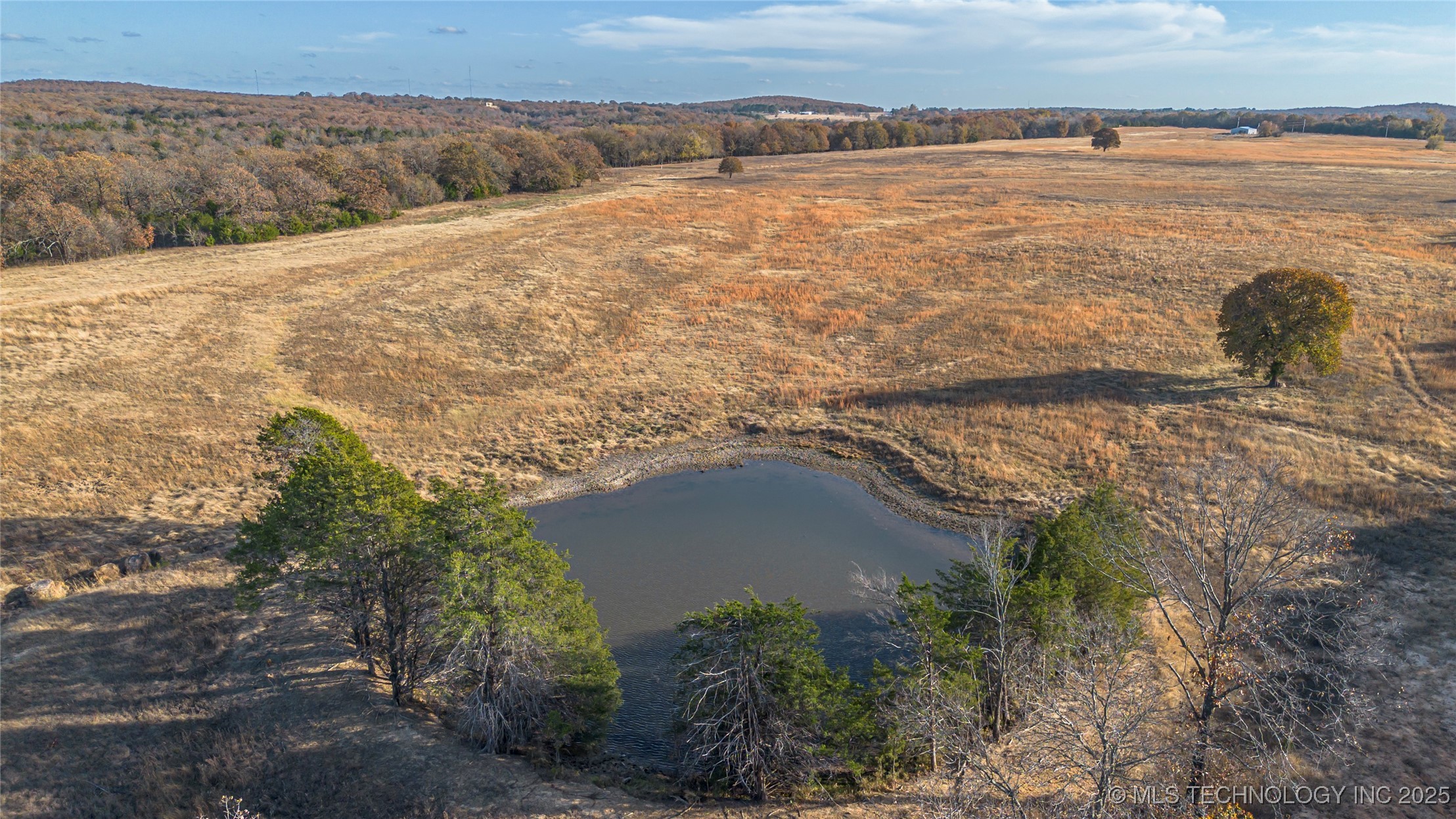 Diagonal Road Property Photo 1