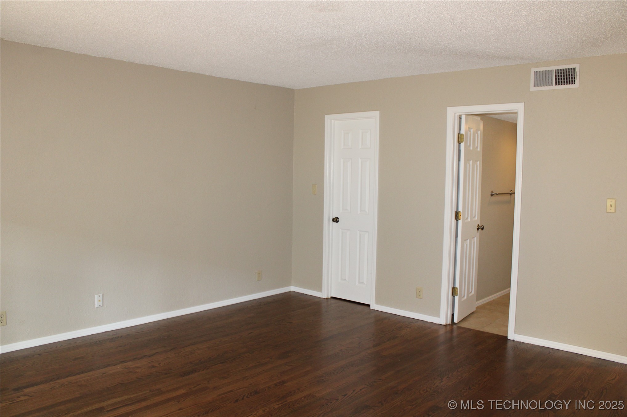 2932 E 84th Street 36 Property Photo 24