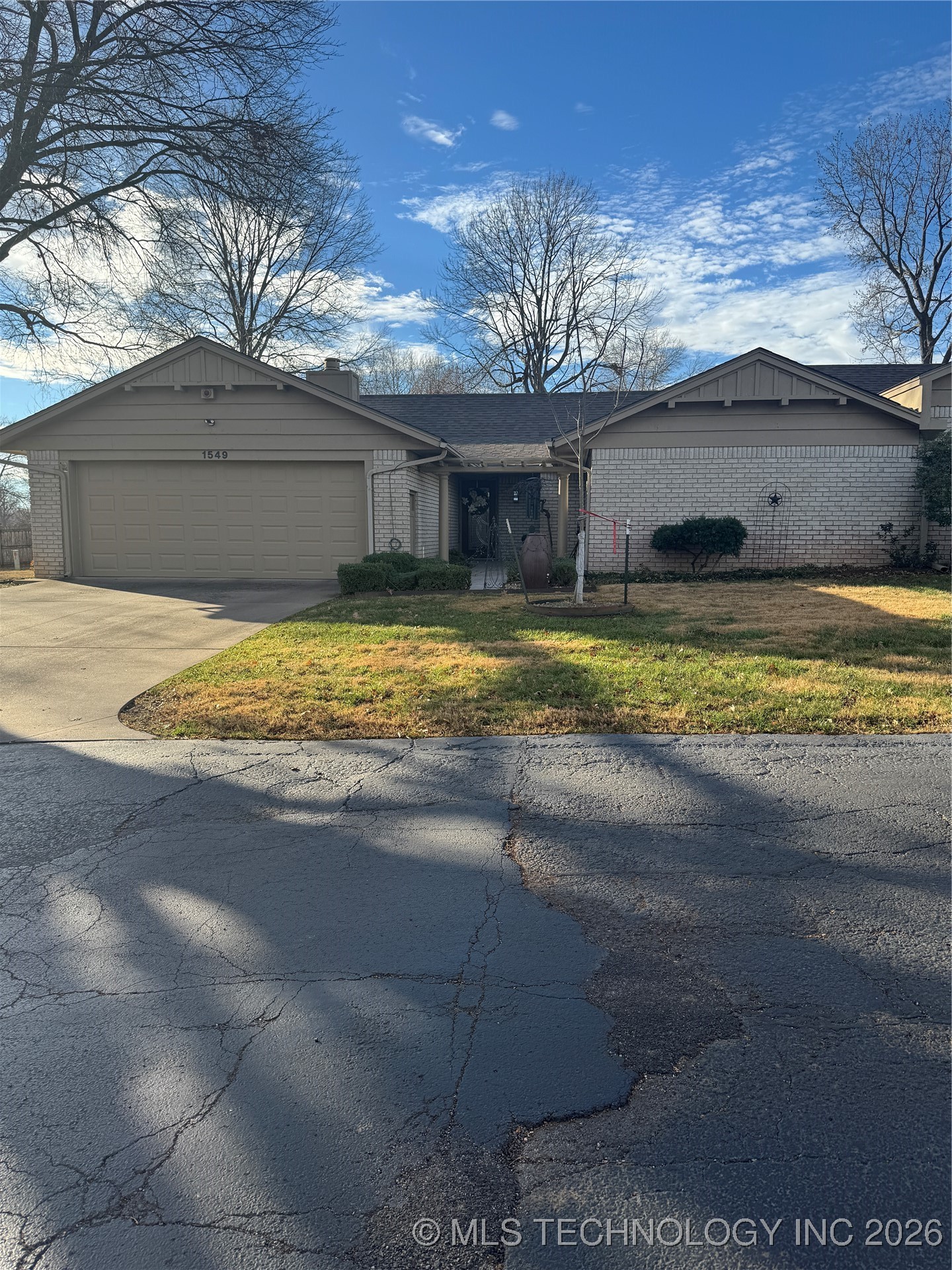 1549 Pecan Place Property Photo 1