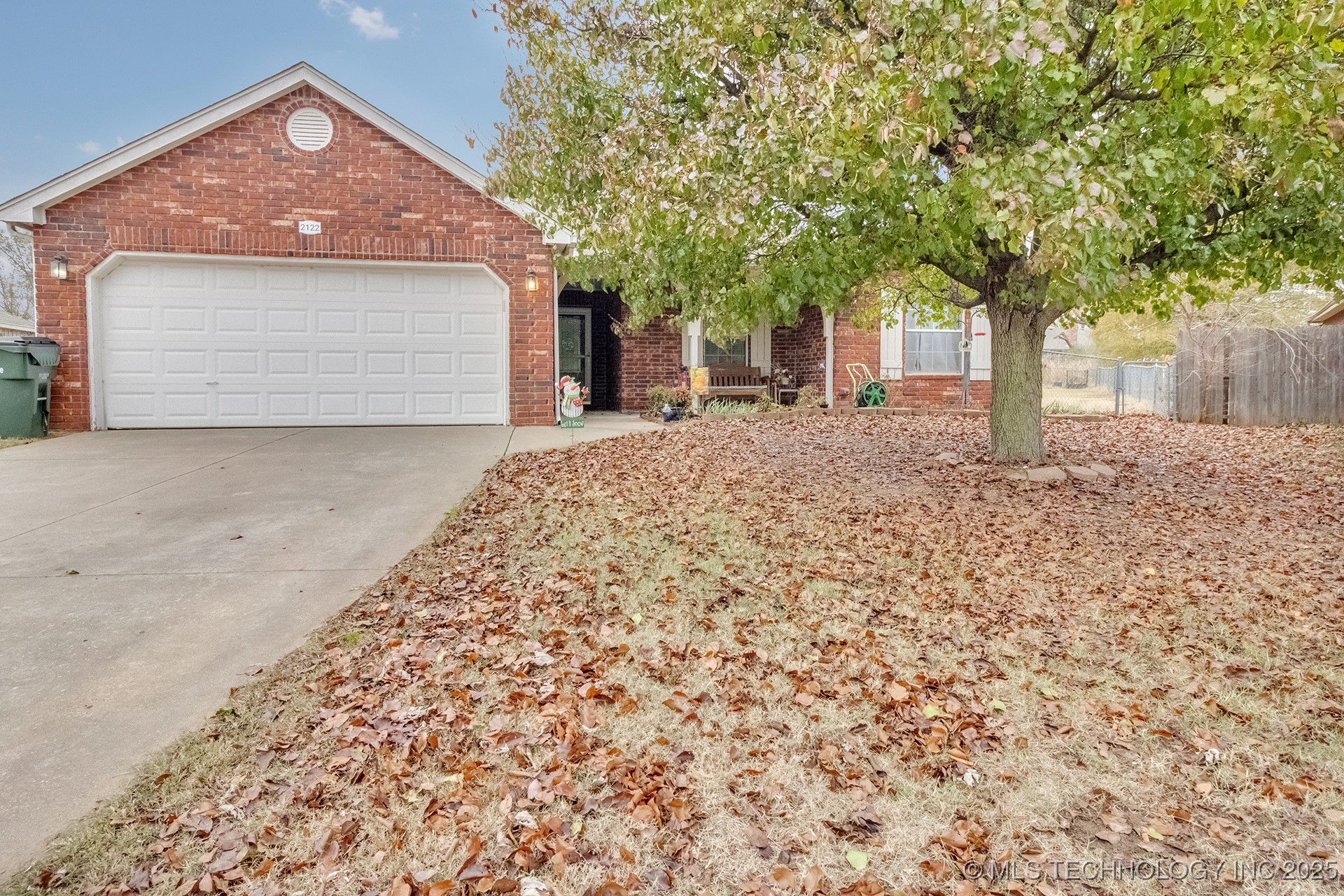 2122 W Walnut Street Property Photo 4