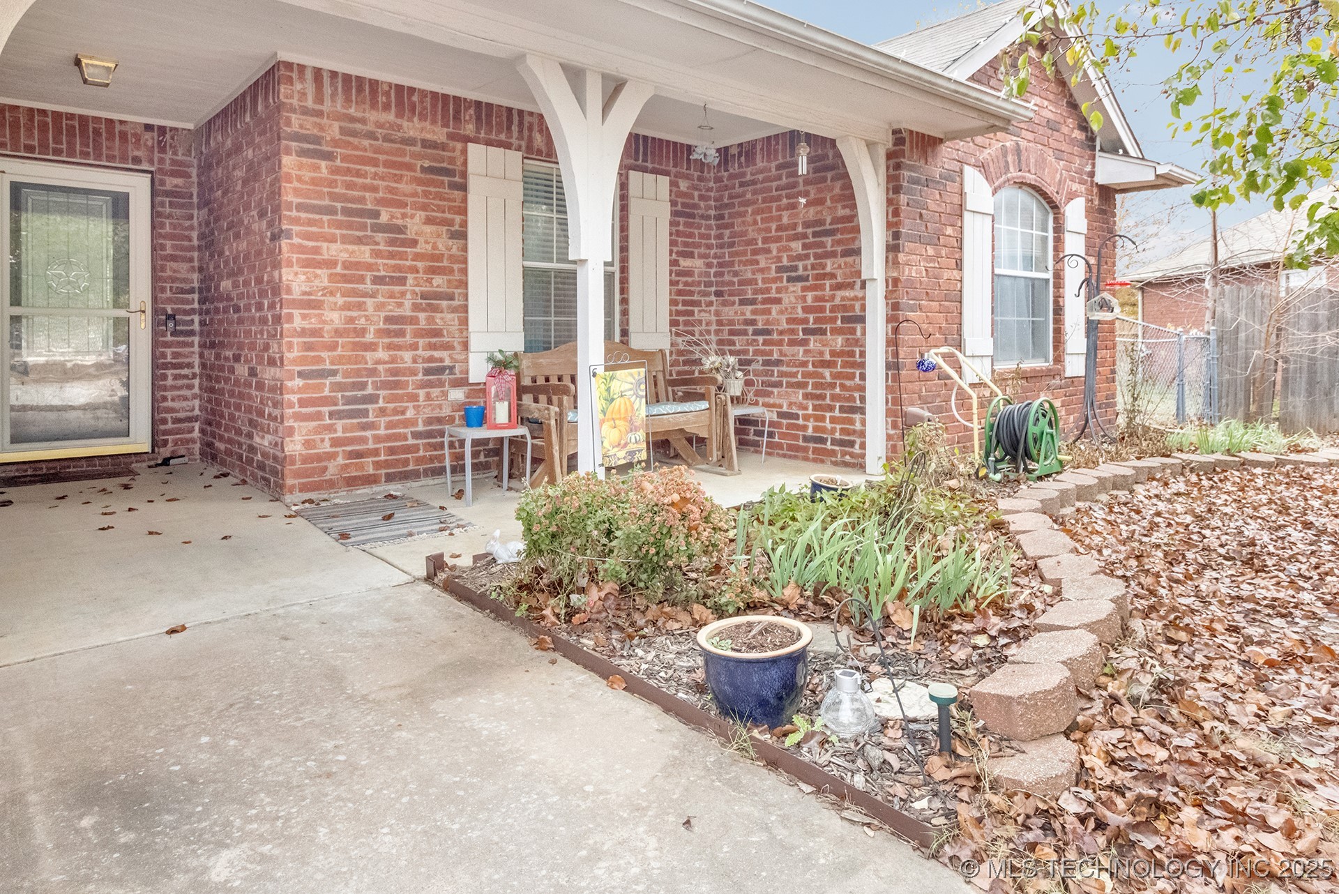 2122 W Walnut Street Property Photo 5