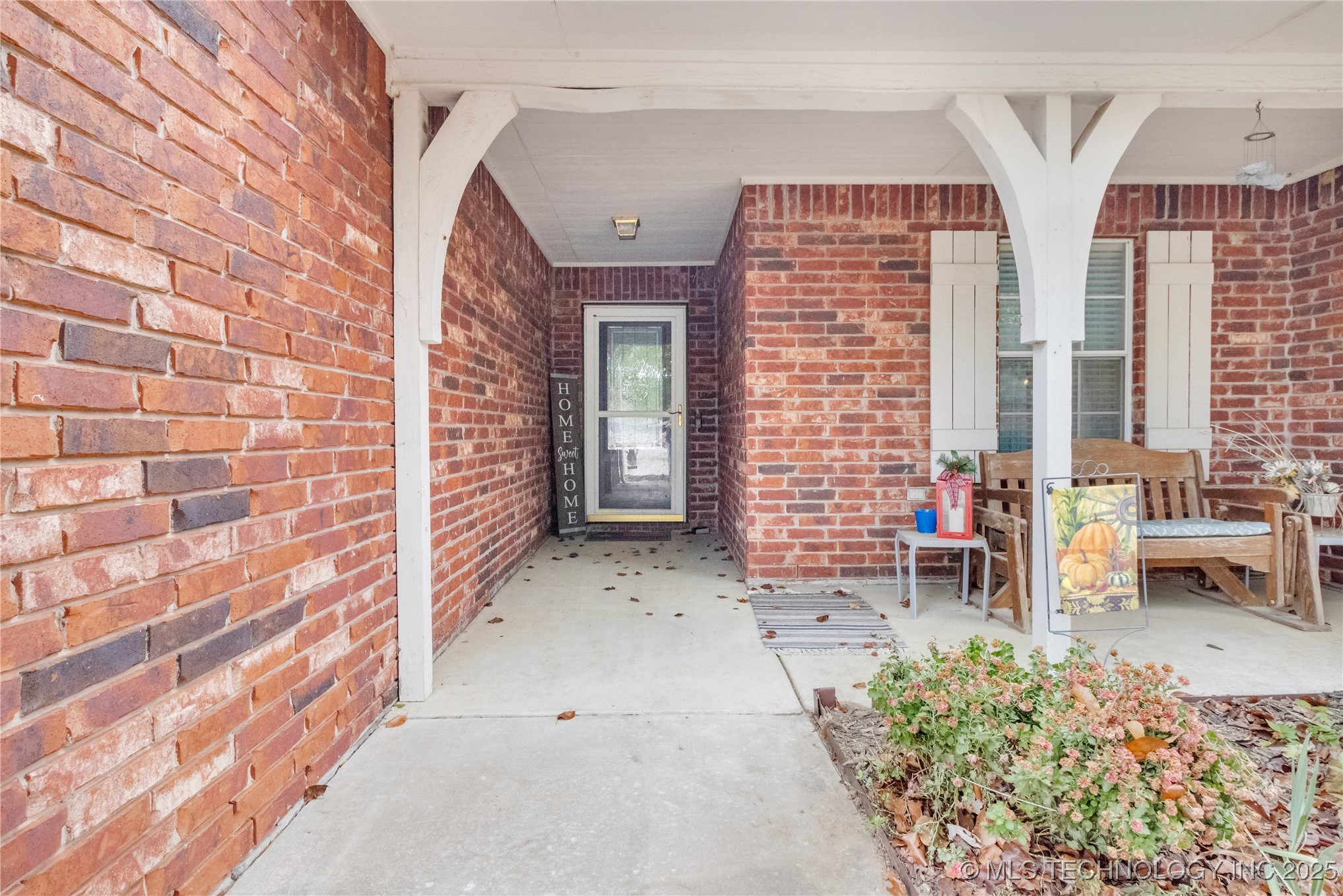 2122 W Walnut Street Property Photo 6