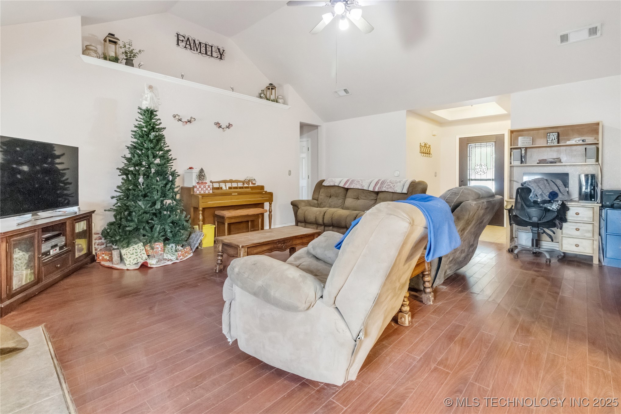 2122 W Walnut Street Property Photo 8