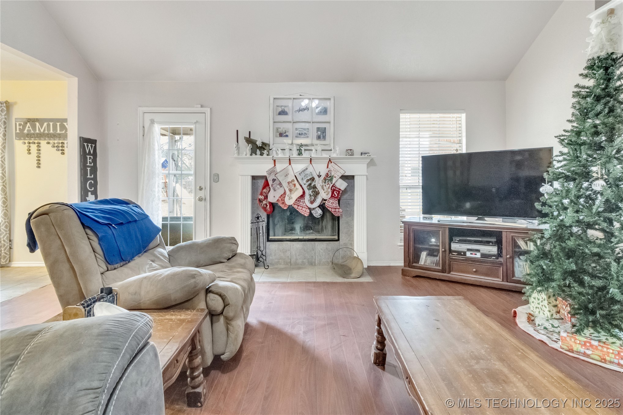 2122 W Walnut Street Property Photo 9