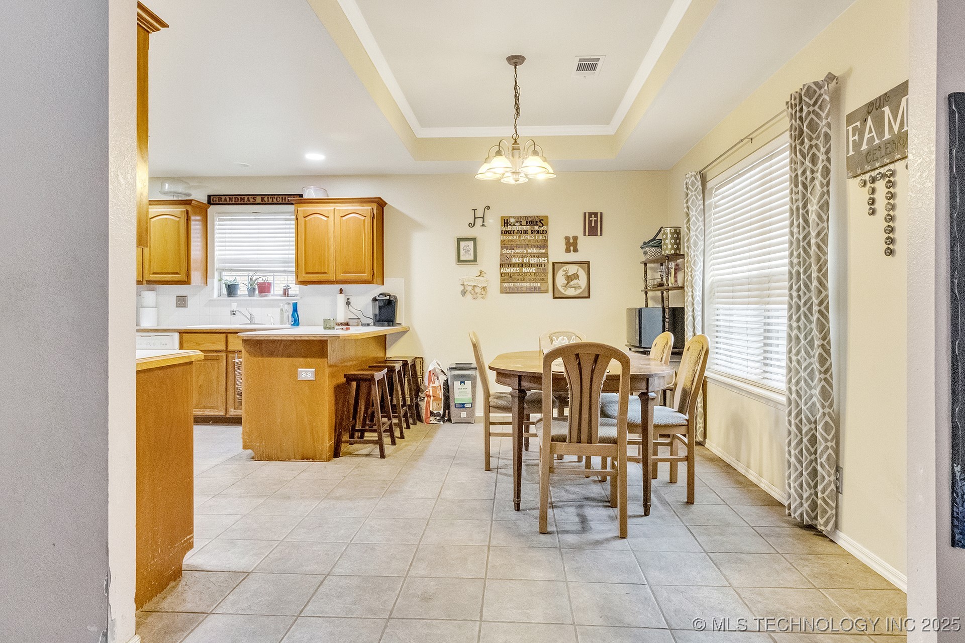 2122 W Walnut Street Property Photo 11