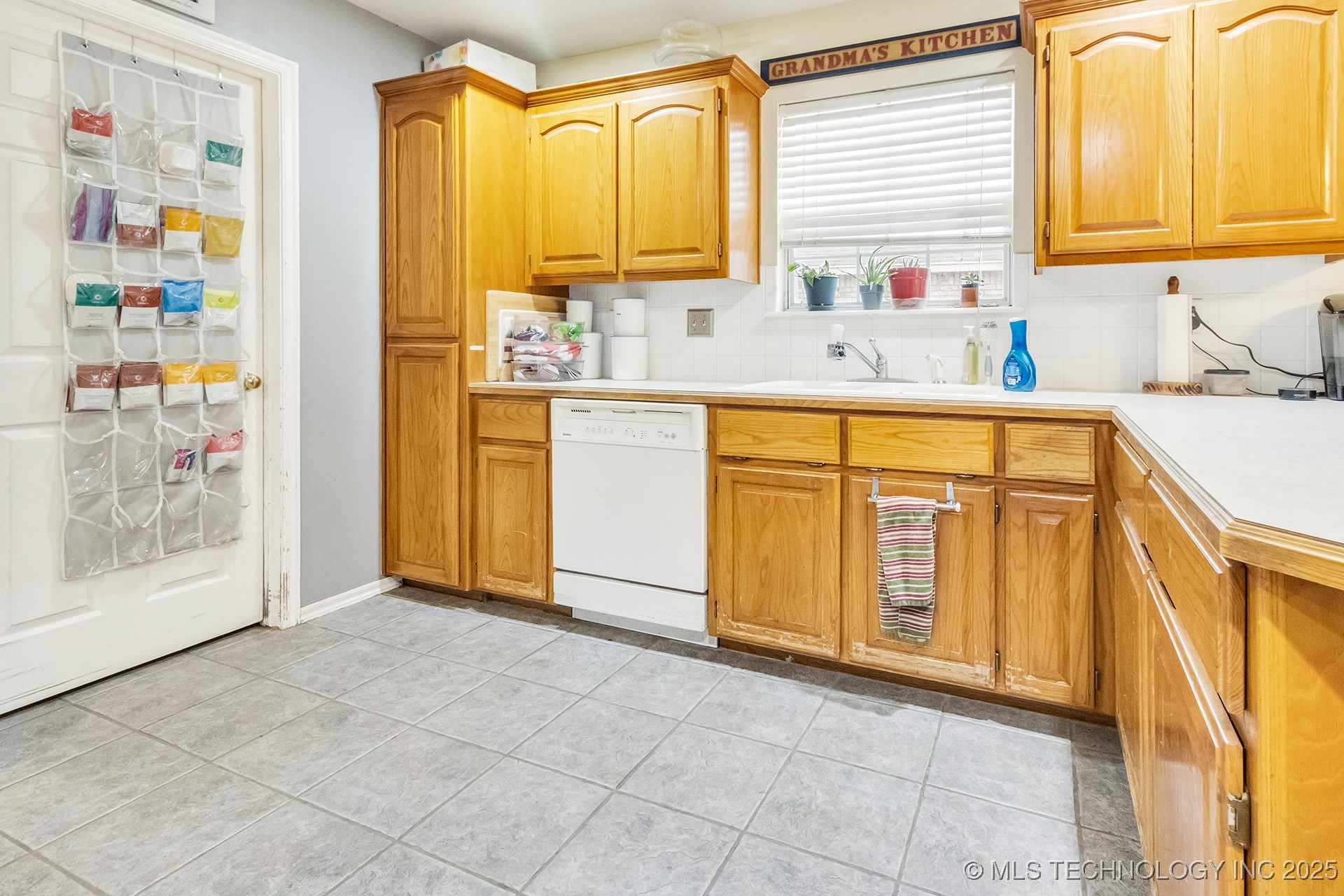 2122 W Walnut Street Property Photo 15