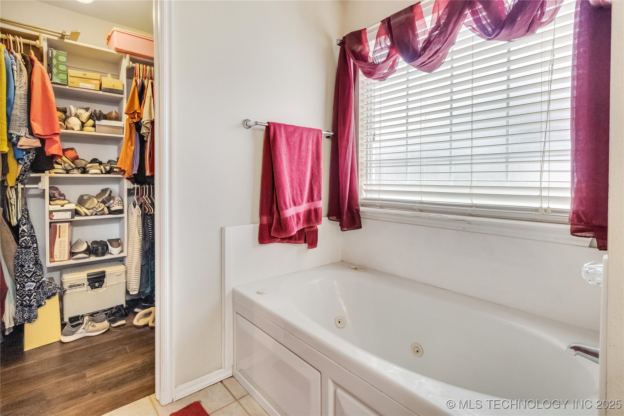 2122 W Walnut Street Property Photo 23