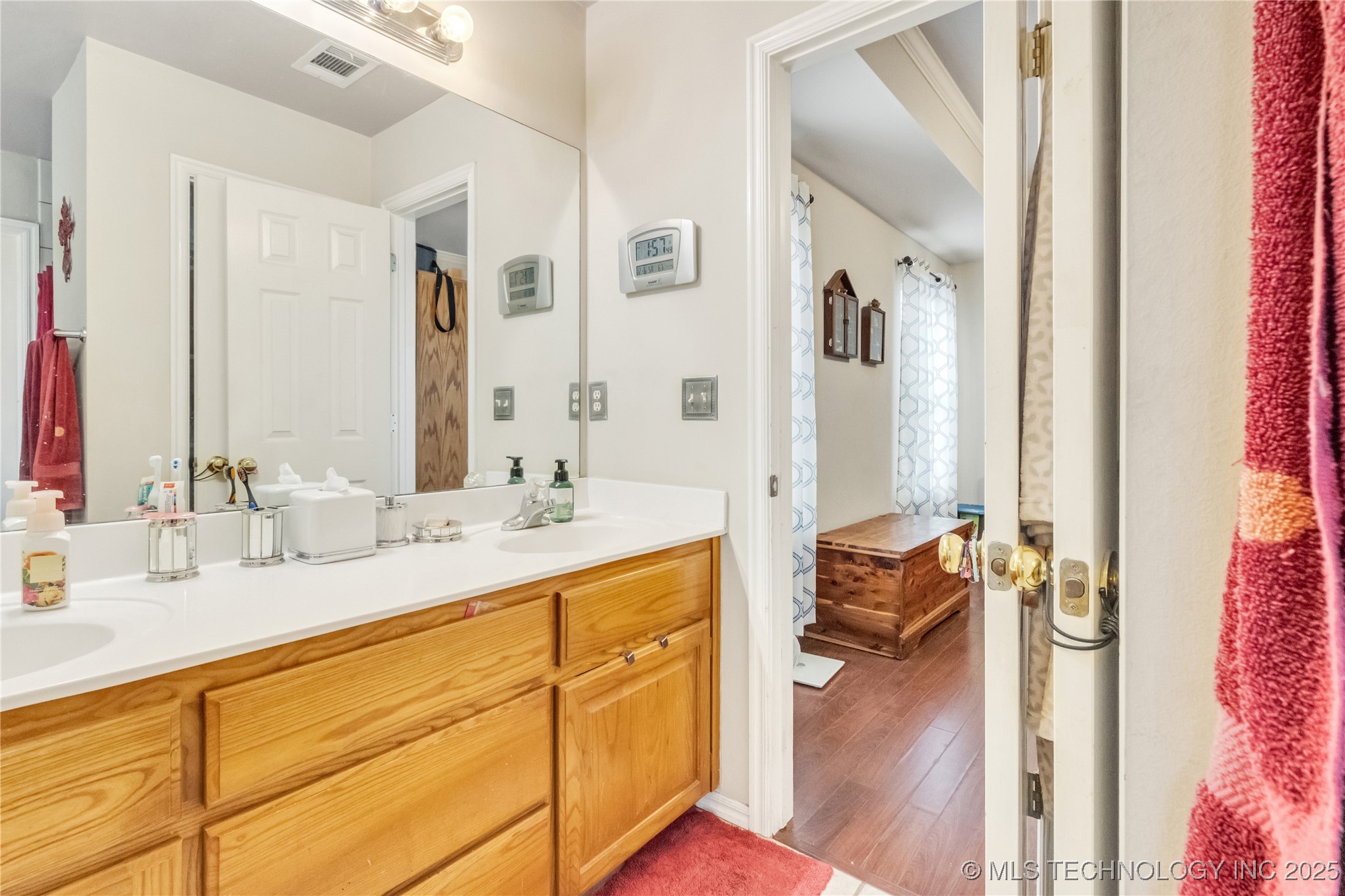 2122 W Walnut Street Property Photo 24