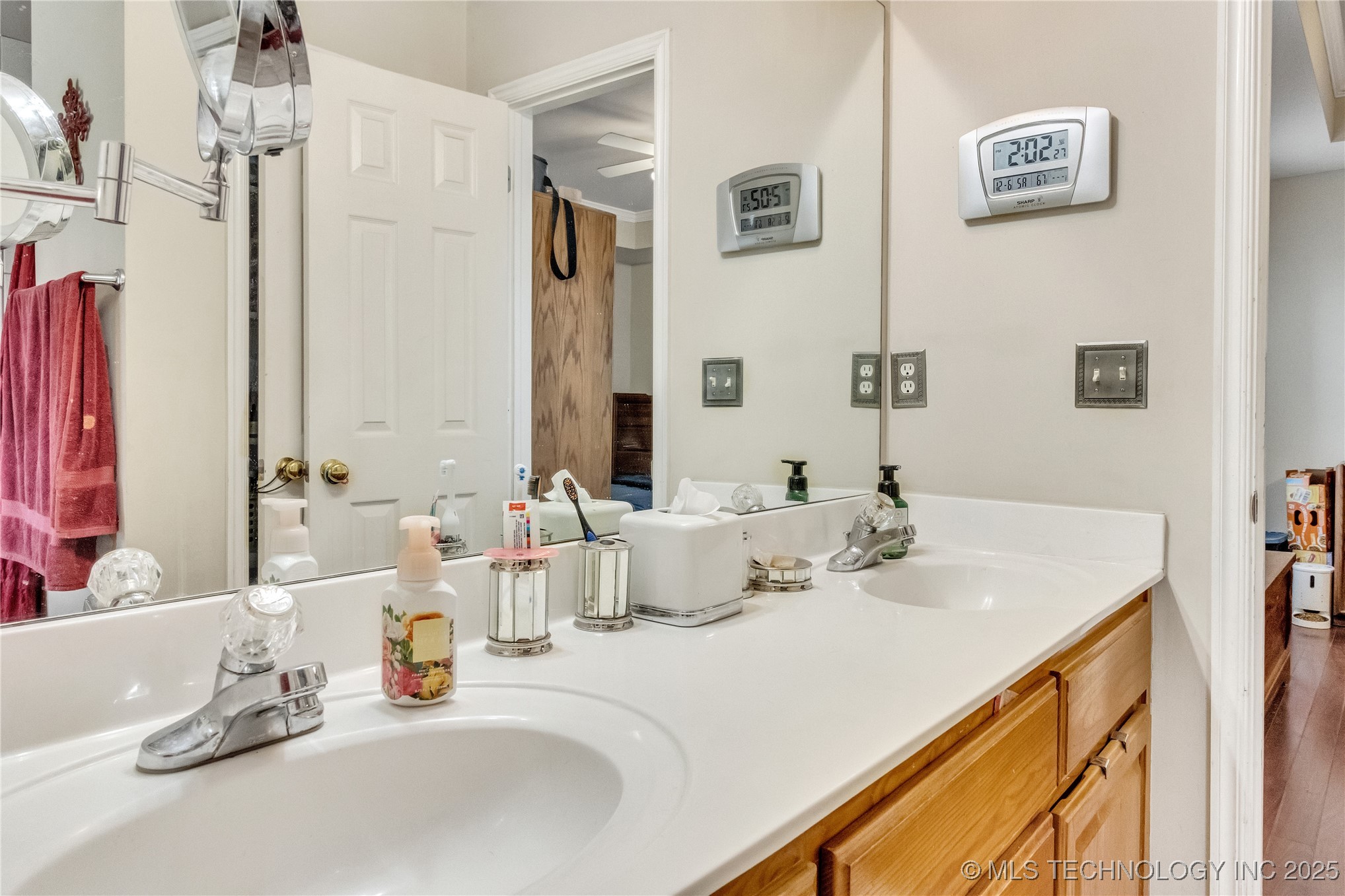 2122 W Walnut Street Property Photo 25