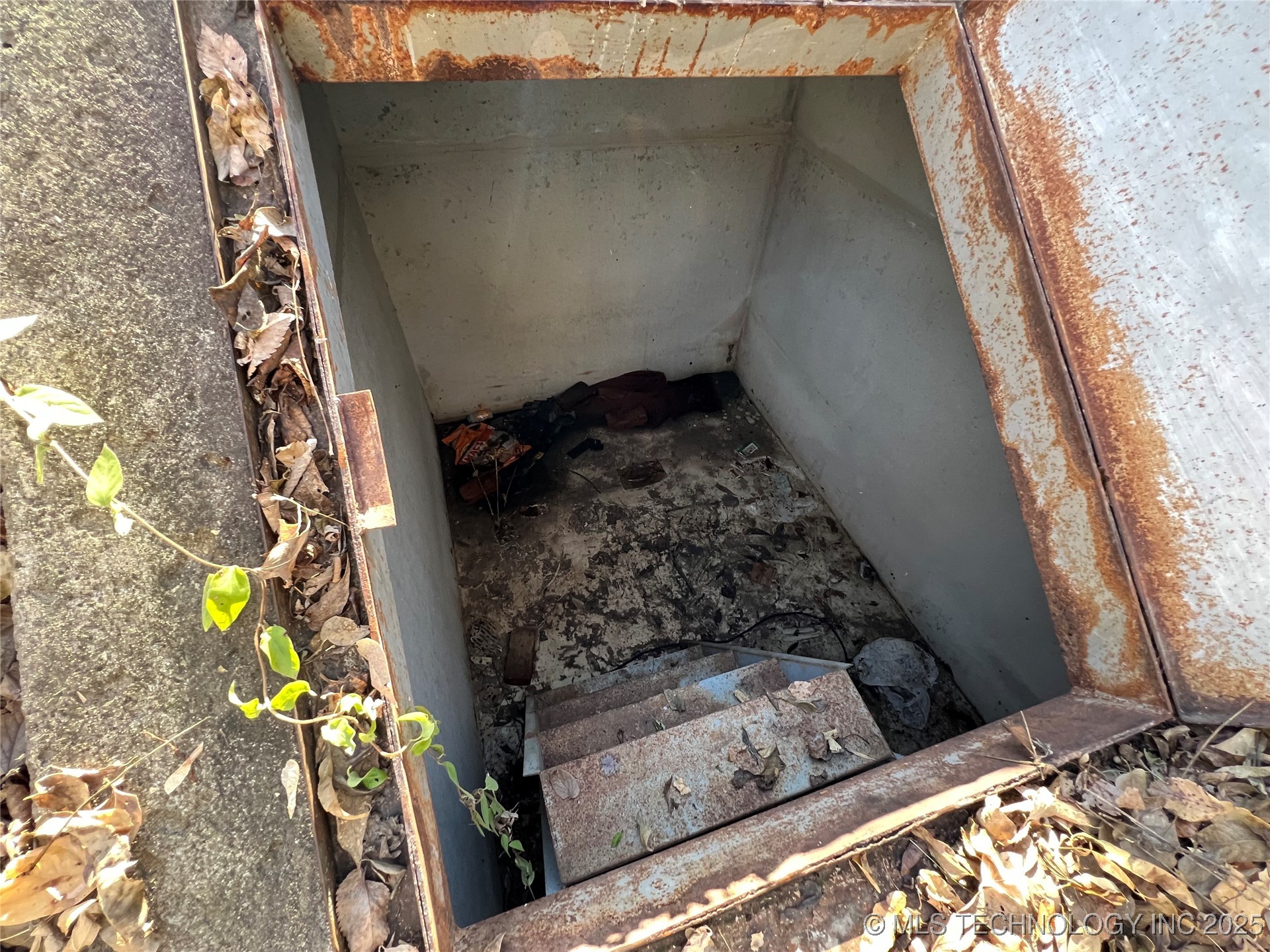 502 E 3rd Street E Property Photo 13