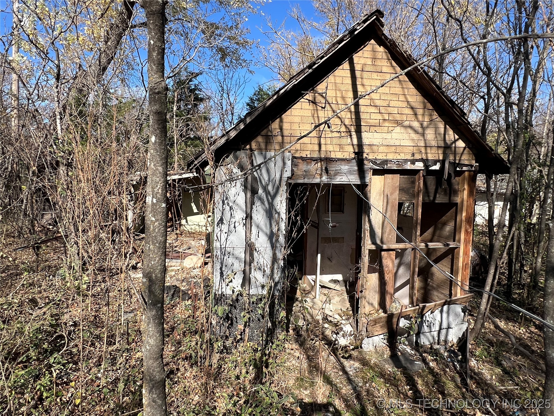 502 E 3rd Street E Property Photo 25