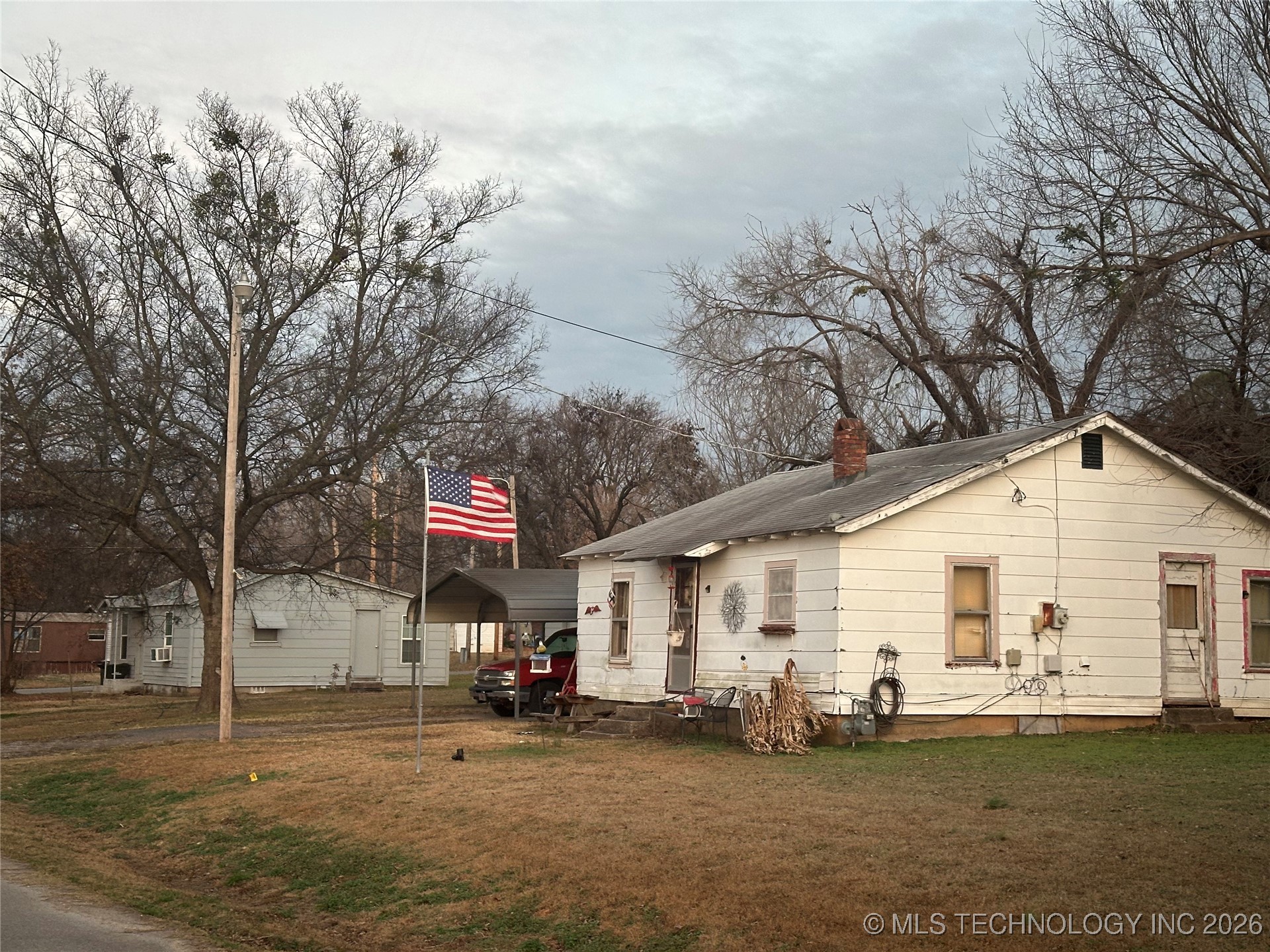 501 W Elm Street Property Photo 2