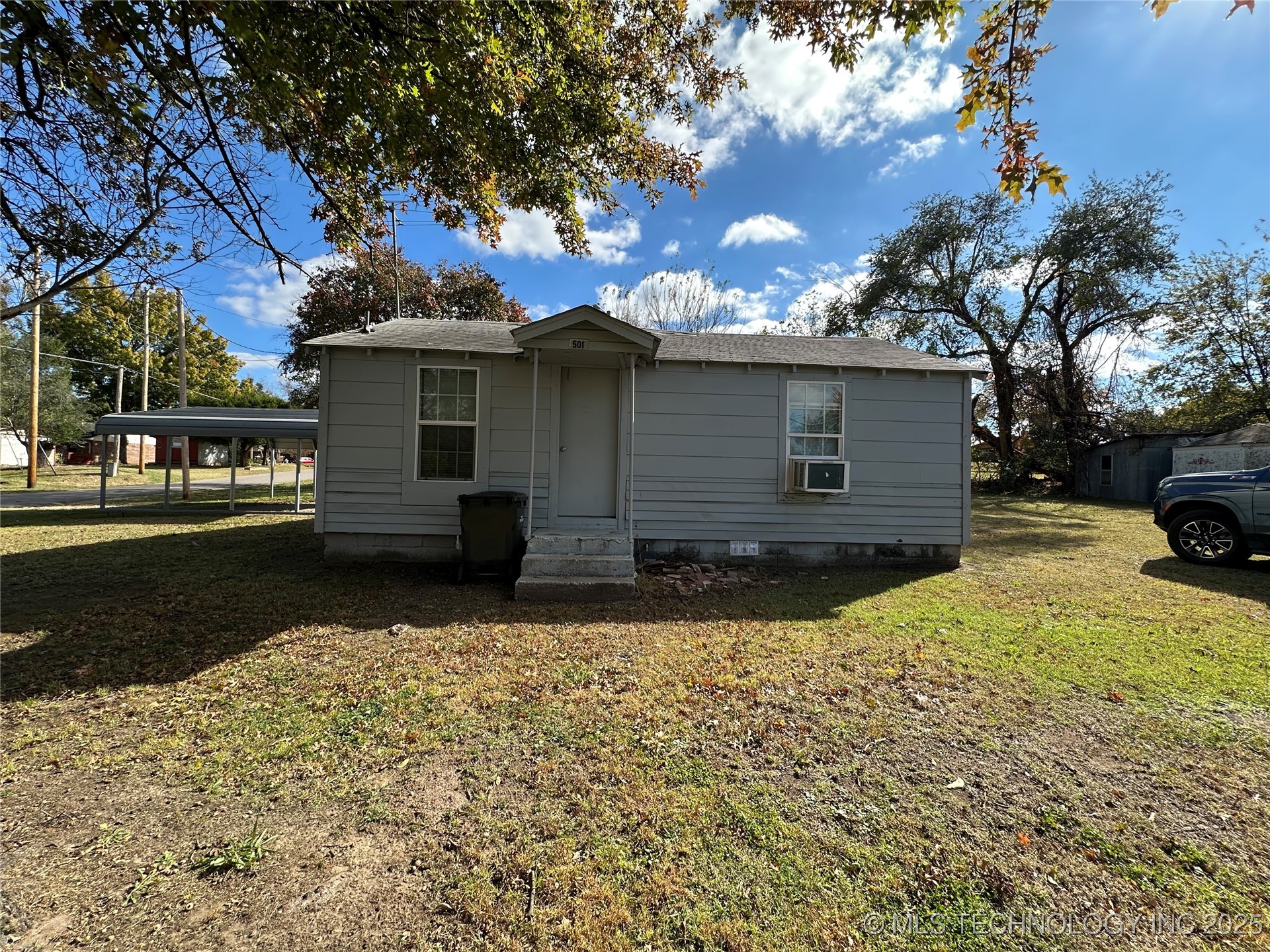 501 W Elm Street Property Photo 3