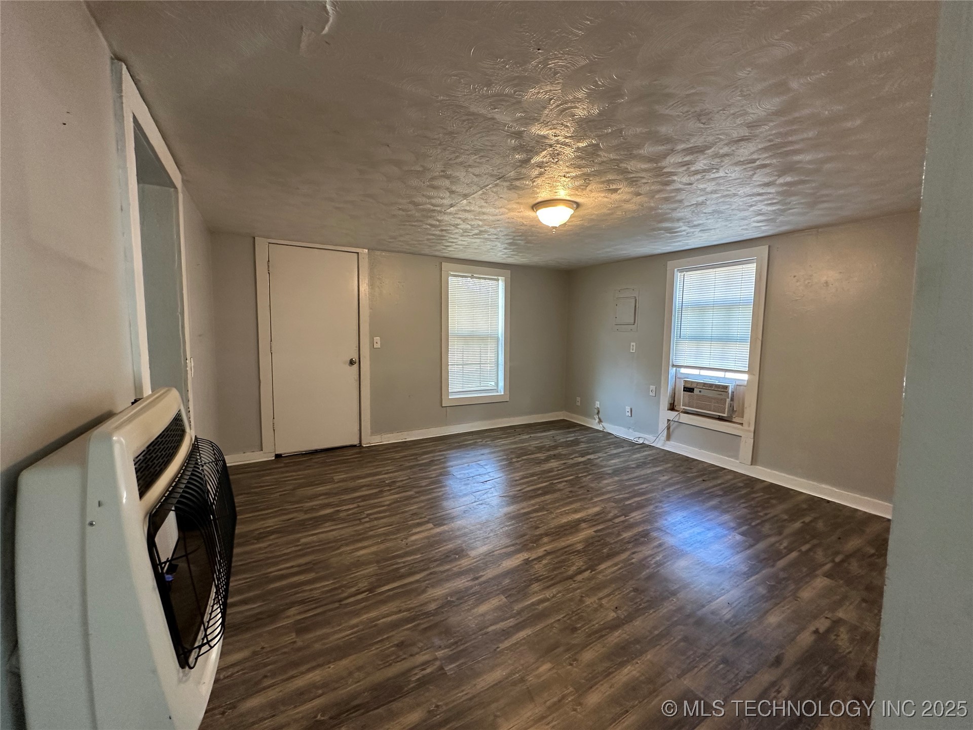 501 W Elm Street Property Photo 5