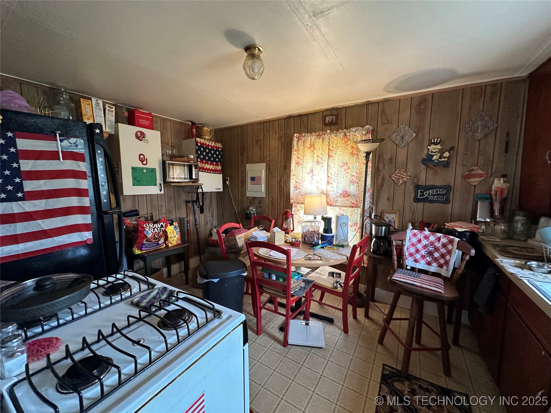 501 W Elm Street Property Photo 18