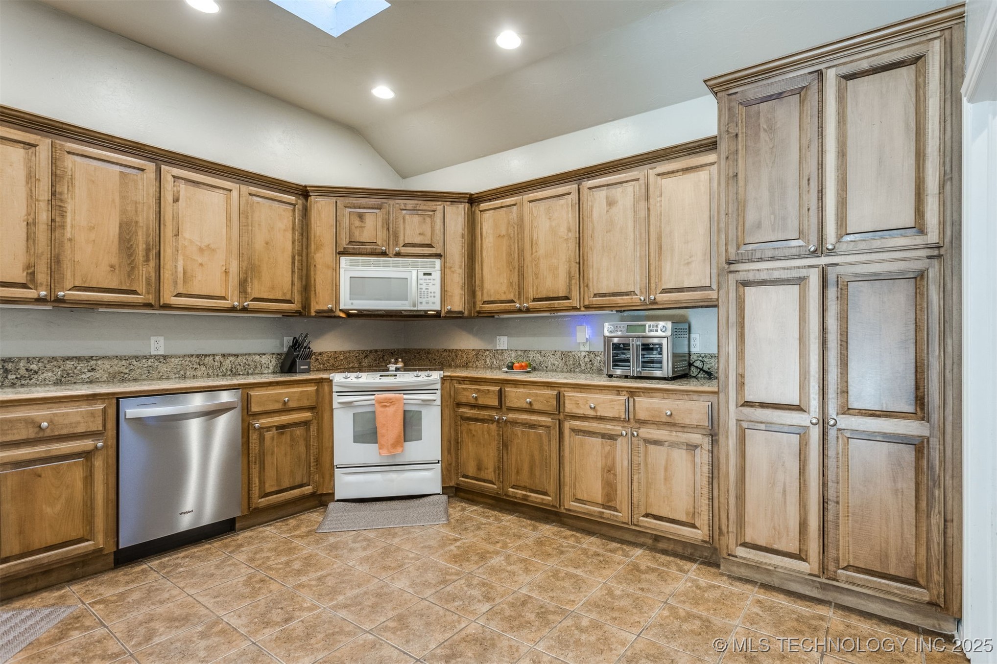 1262 Augusta Property Photo 8