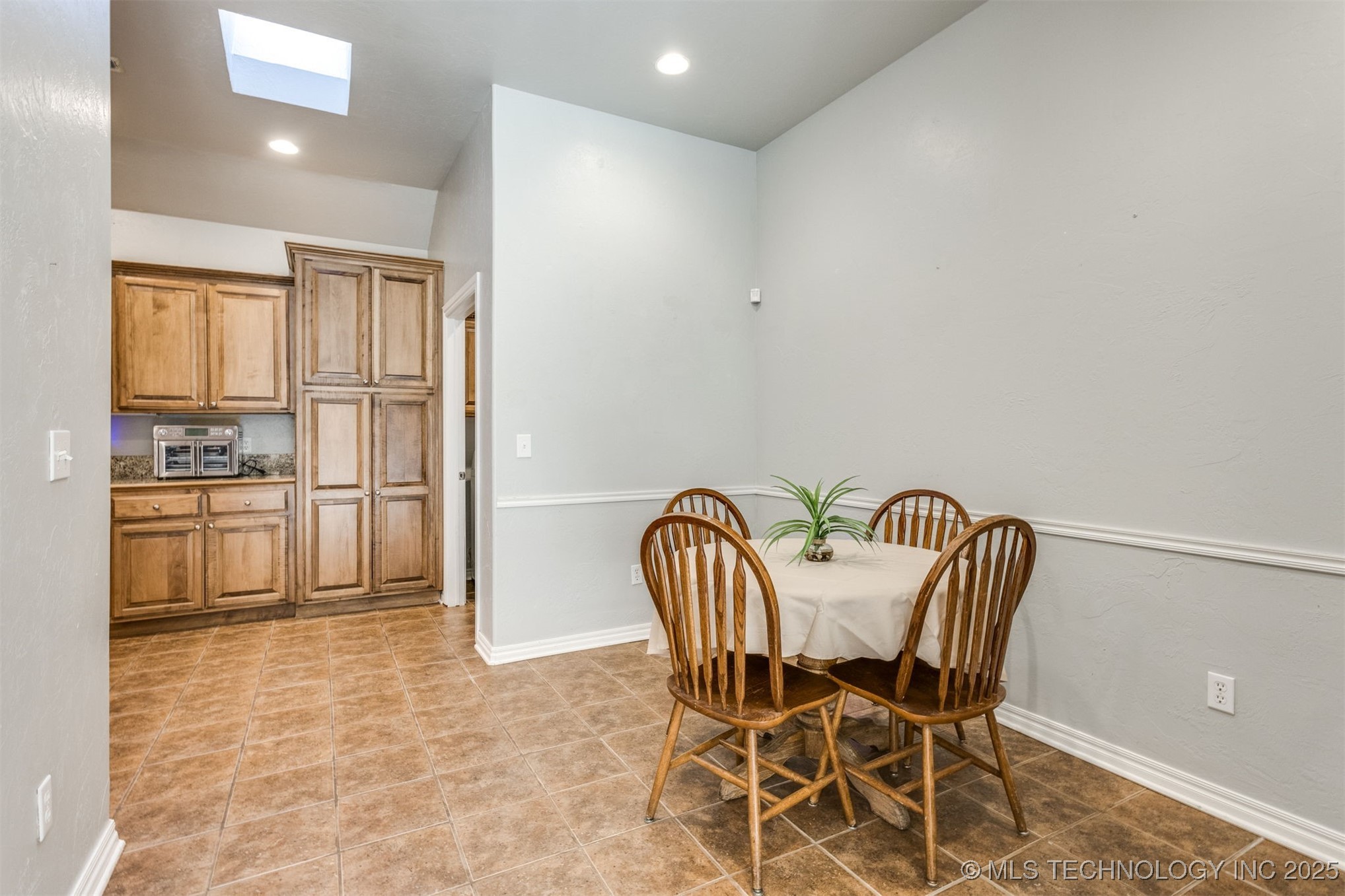 1262 Augusta Property Photo 9