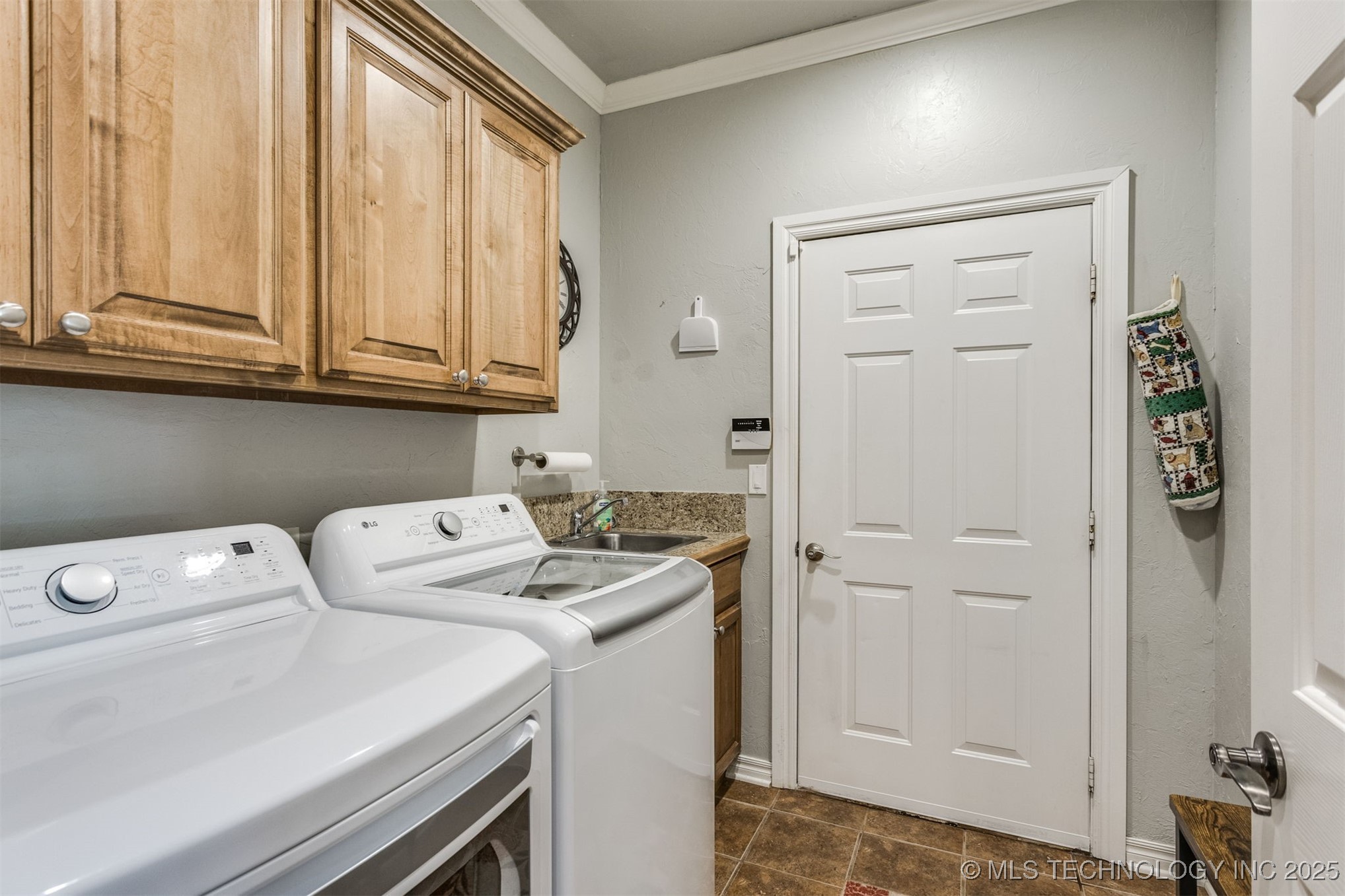 1262 Augusta Property Photo 12