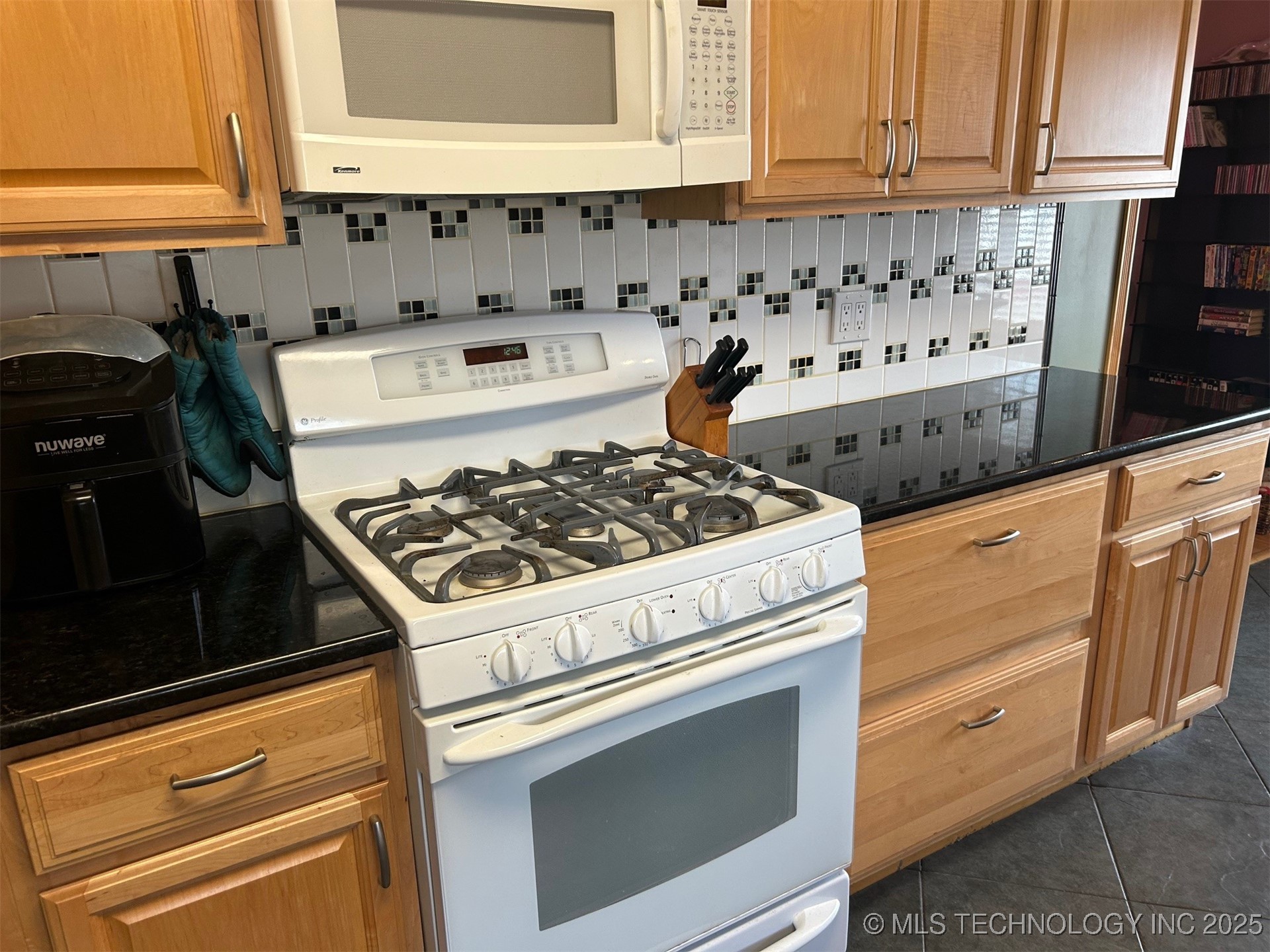 10302 S 237th East Avenue Property Photo 11