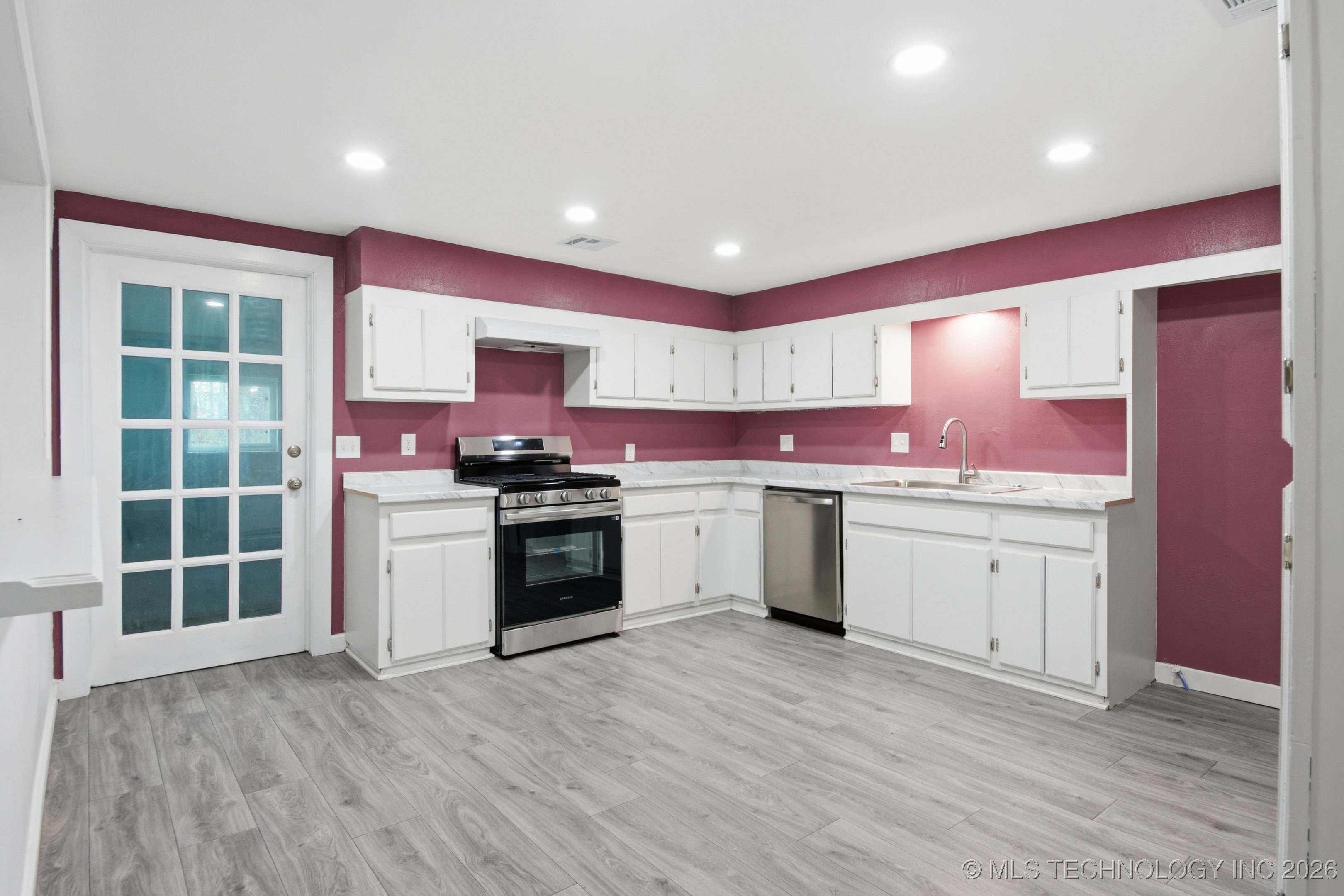 316 W 4th Street Property Photo 7