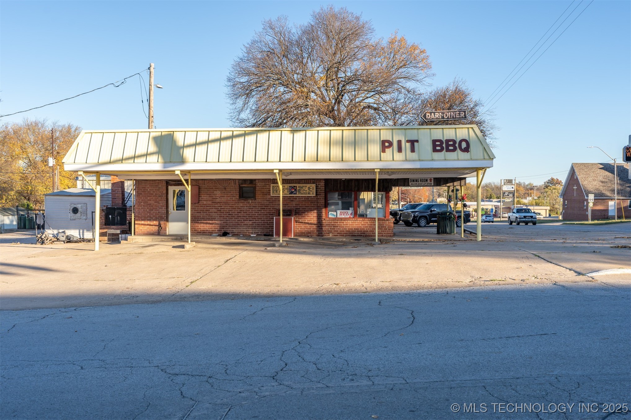 200 N Broadway Street Property Photo 2