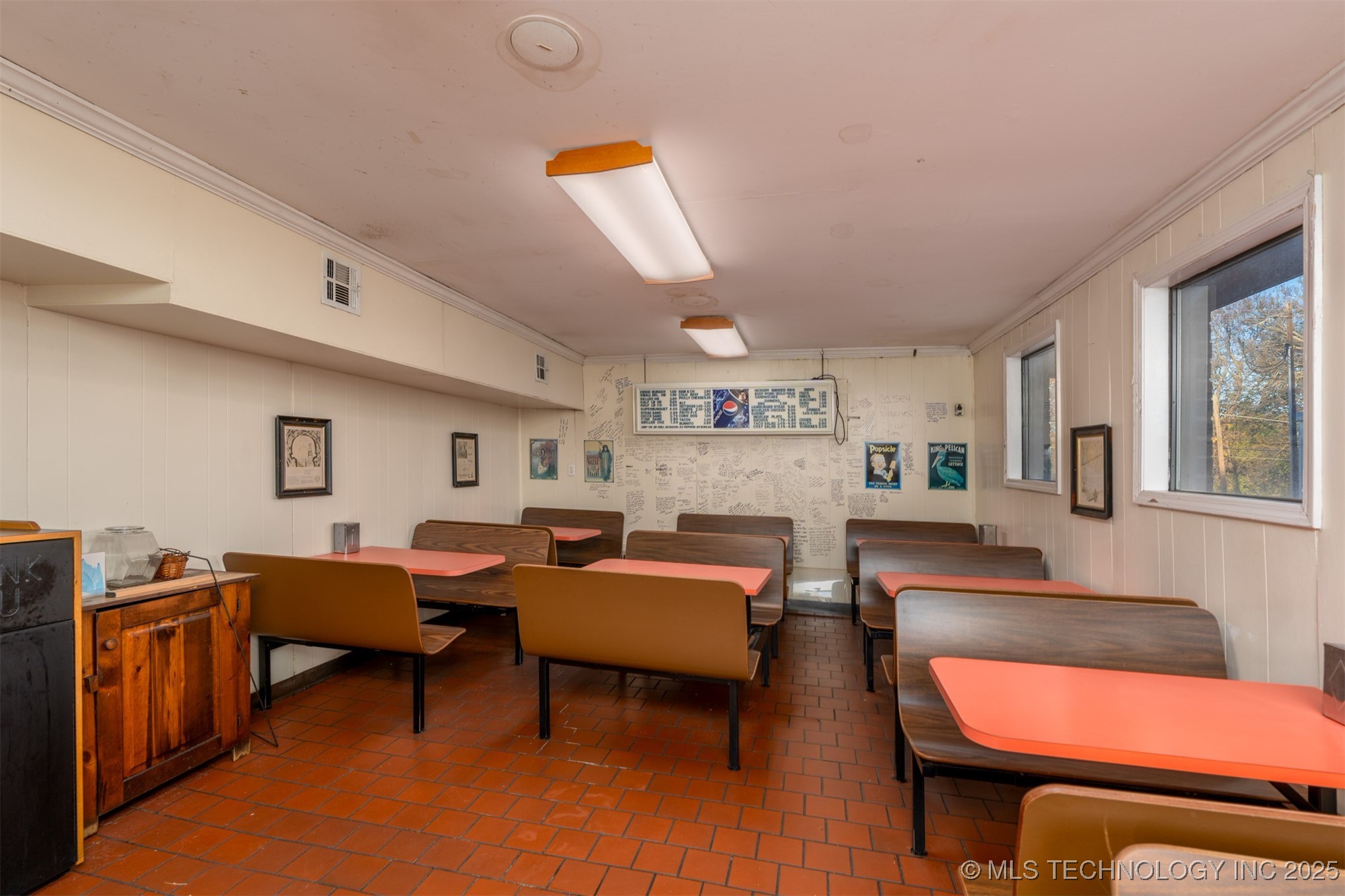 200 N Broadway Street Property Photo 5