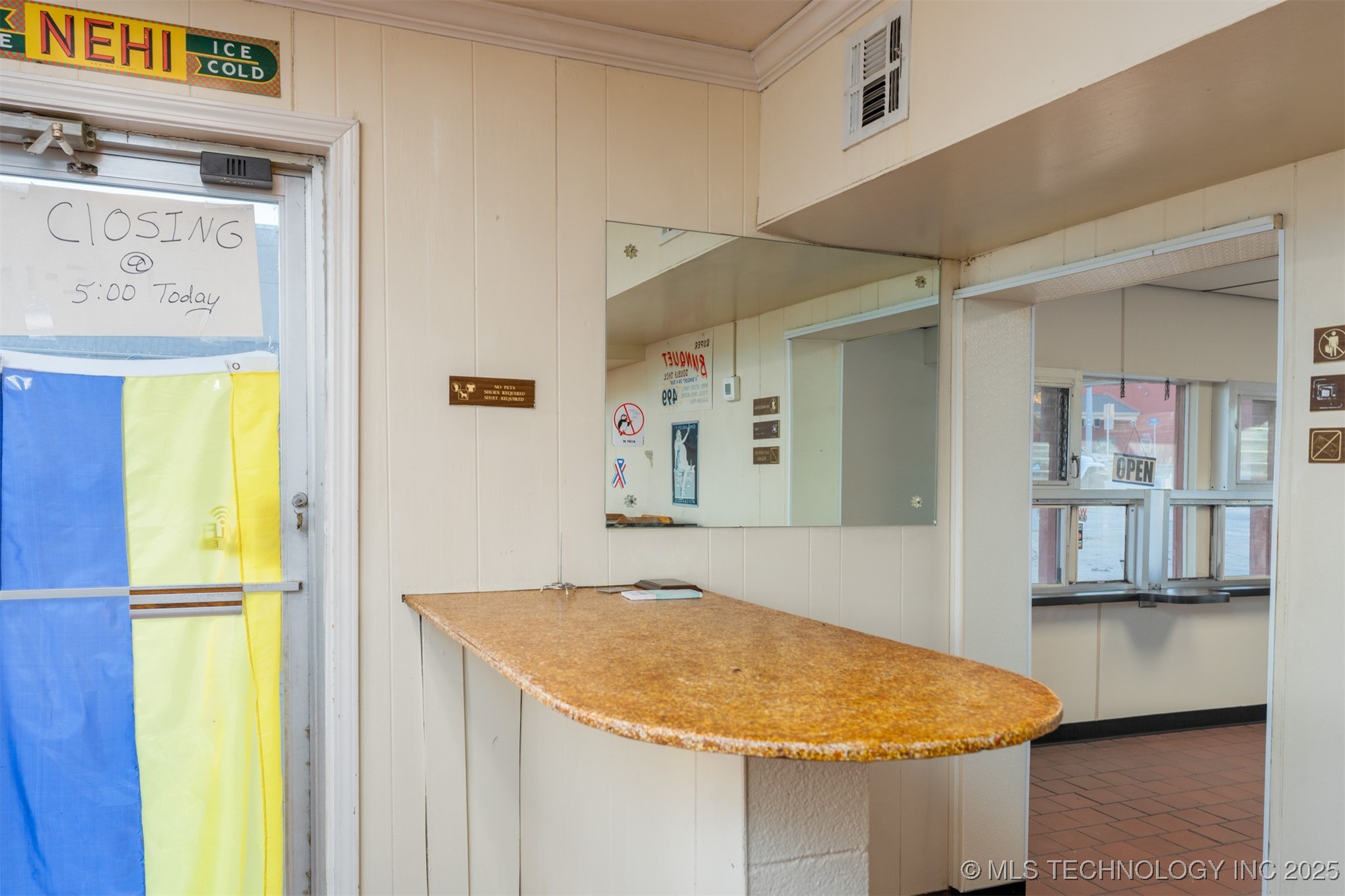 200 N Broadway Street Property Photo 7