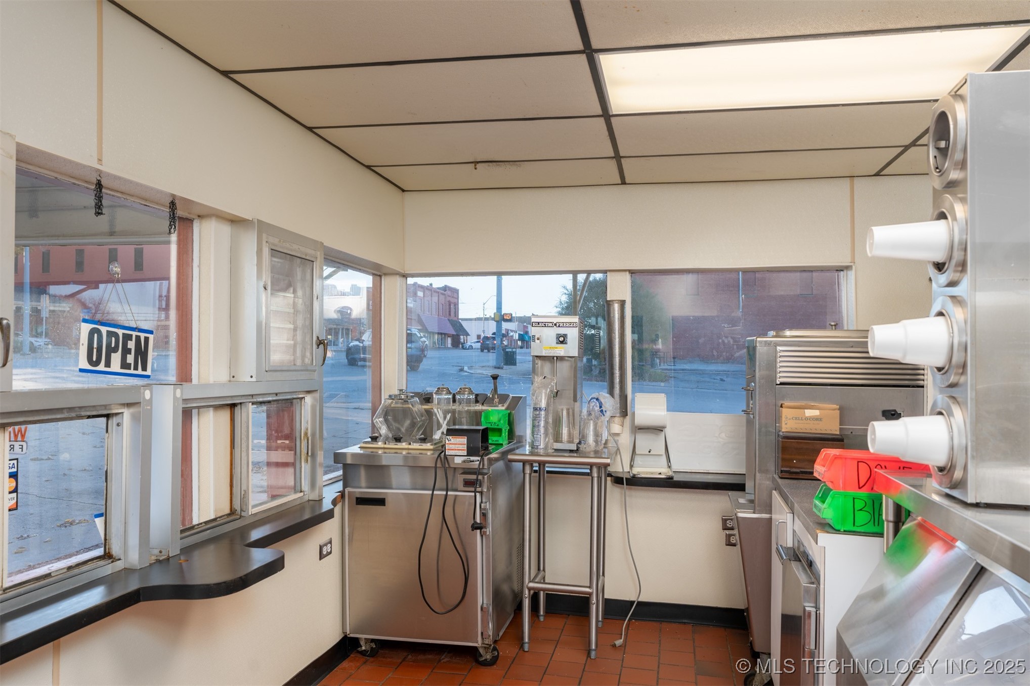 200 N Broadway Street Property Photo 8