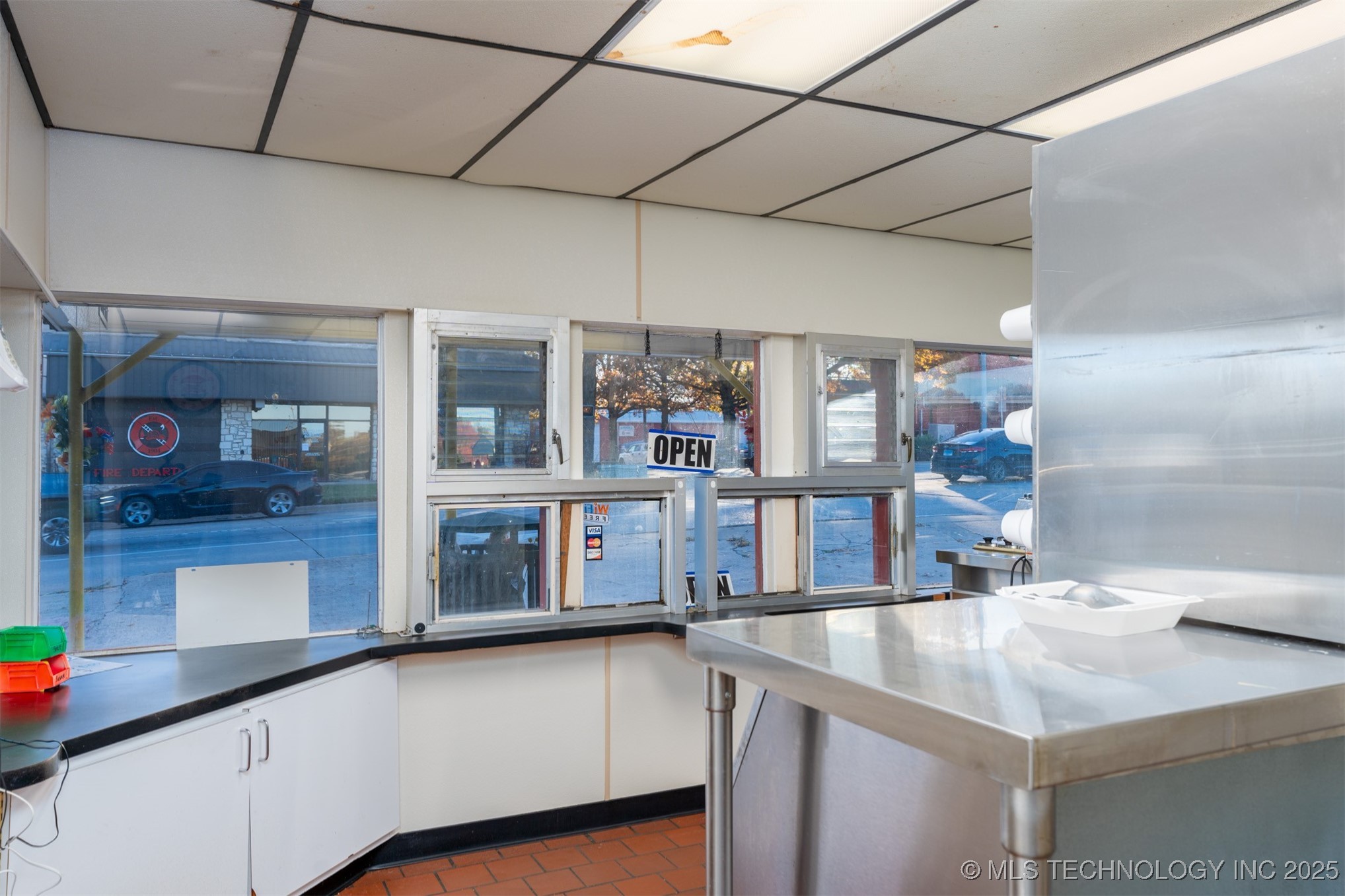 200 N Broadway Street Property Photo 9