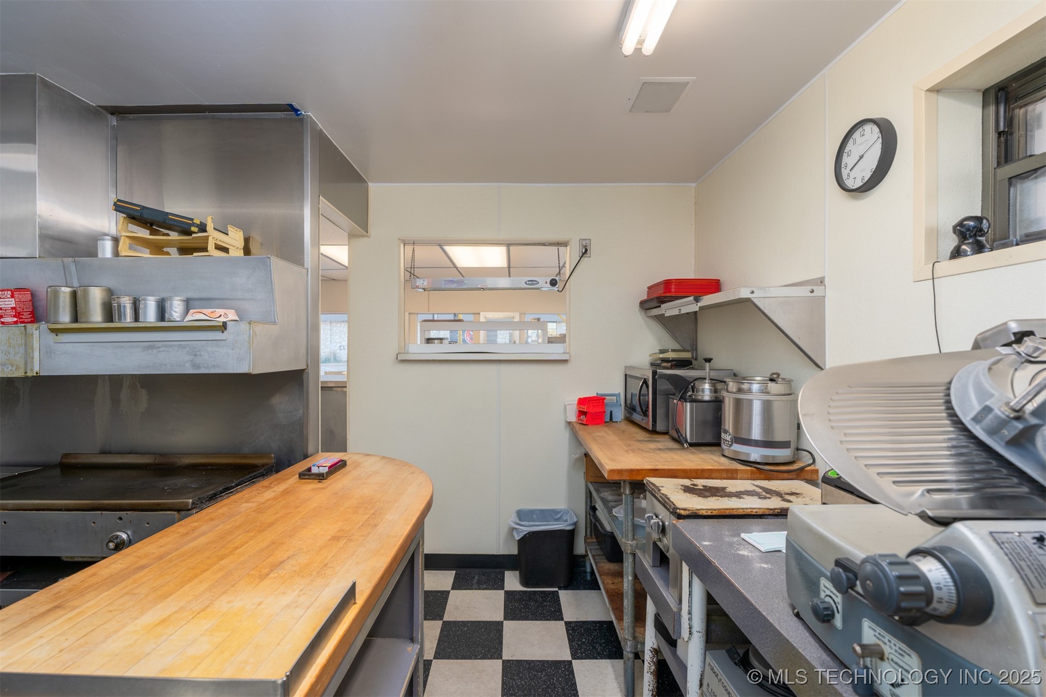 200 N Broadway Street Property Photo 12