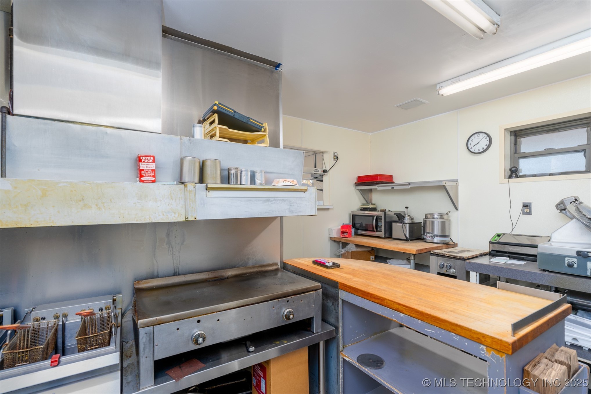 200 N Broadway Street Property Photo 13