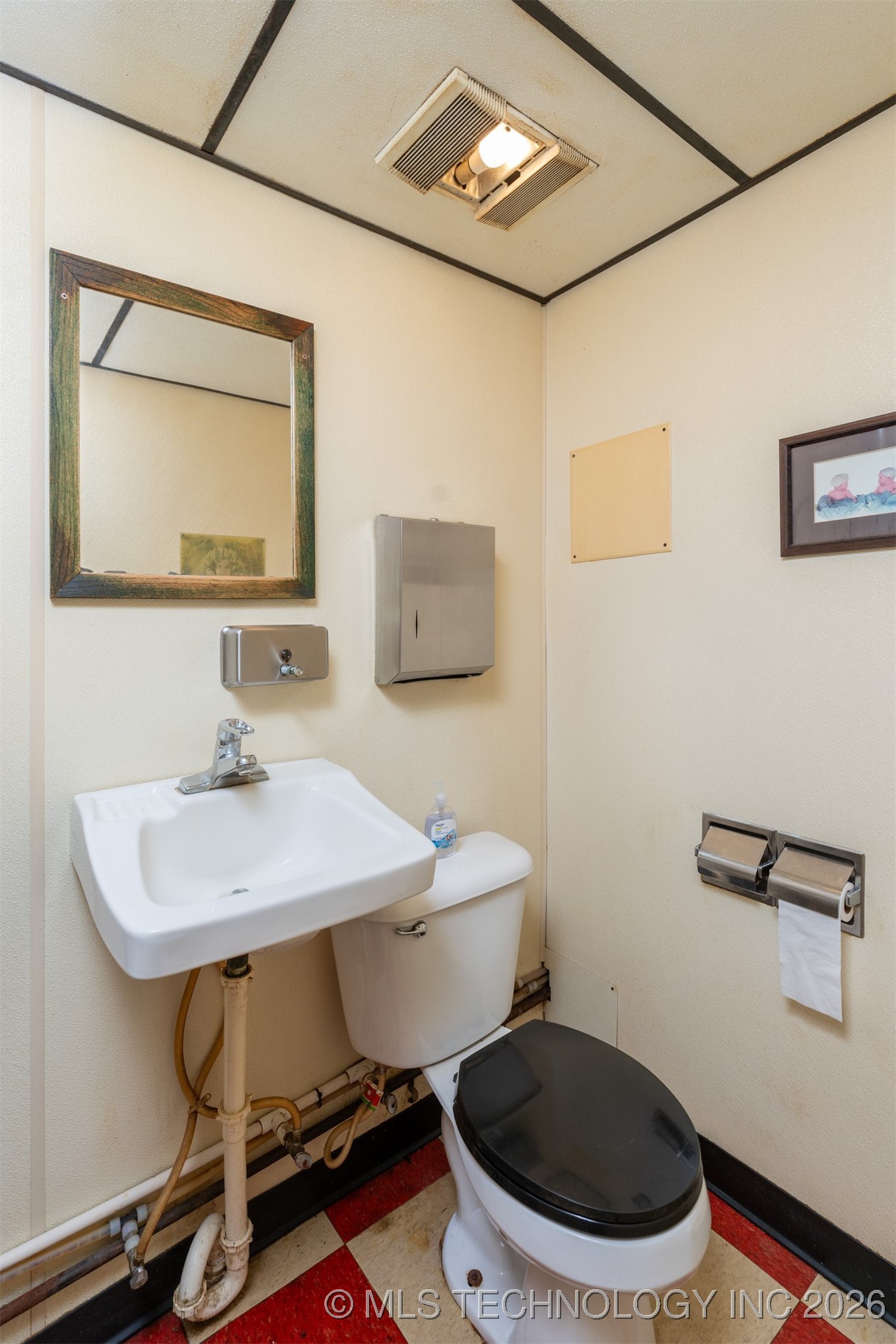 200 N Broadway Street Property Photo 16