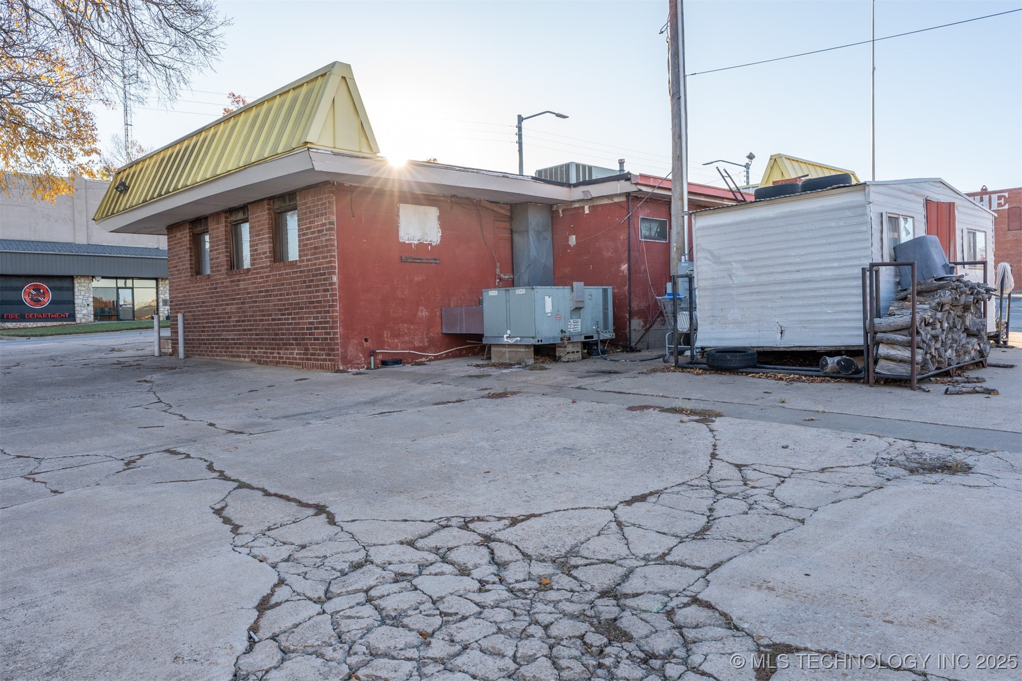 200 N Broadway Street Property Photo 21