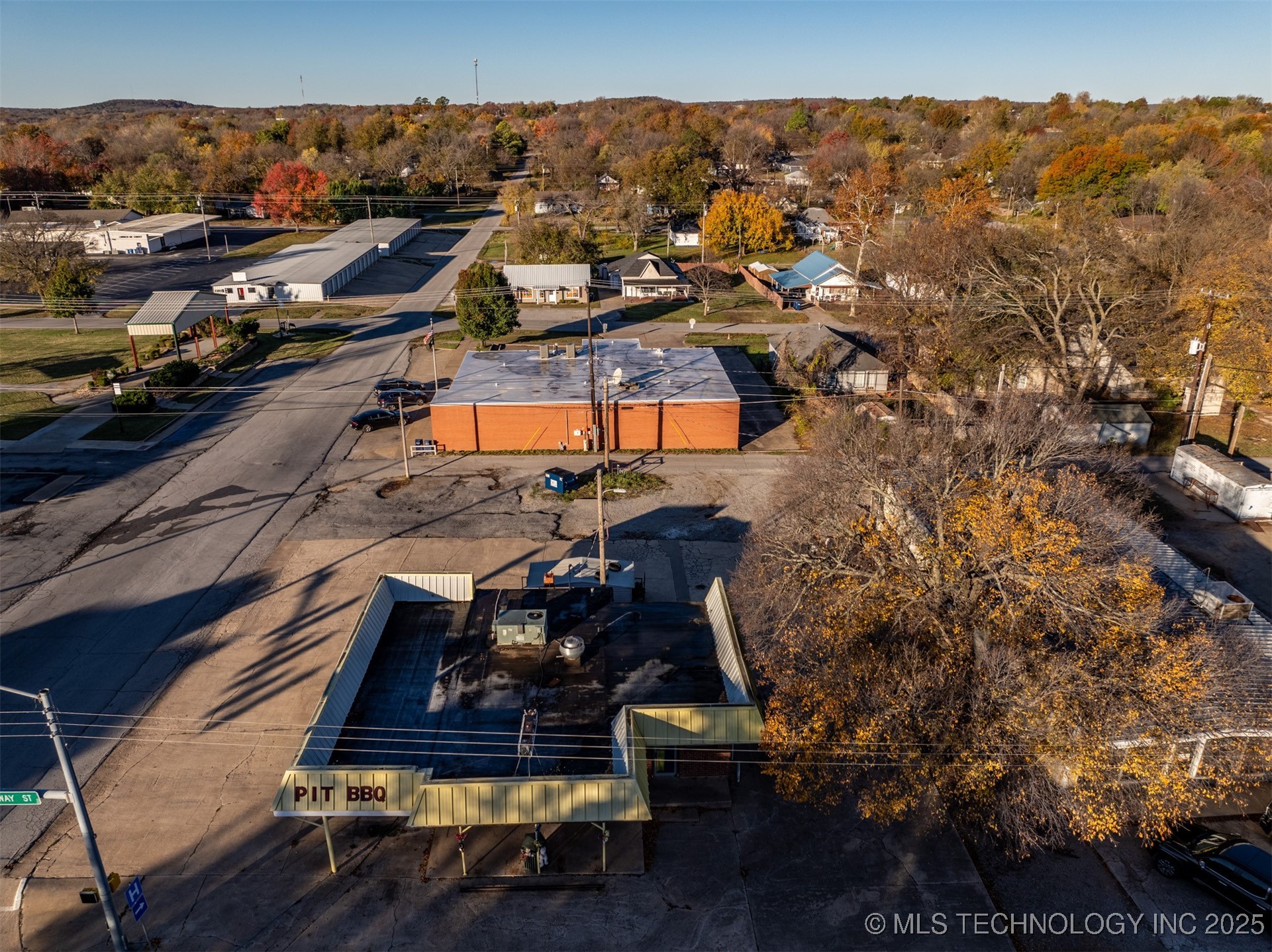 200 N Broadway Street Property Photo 24