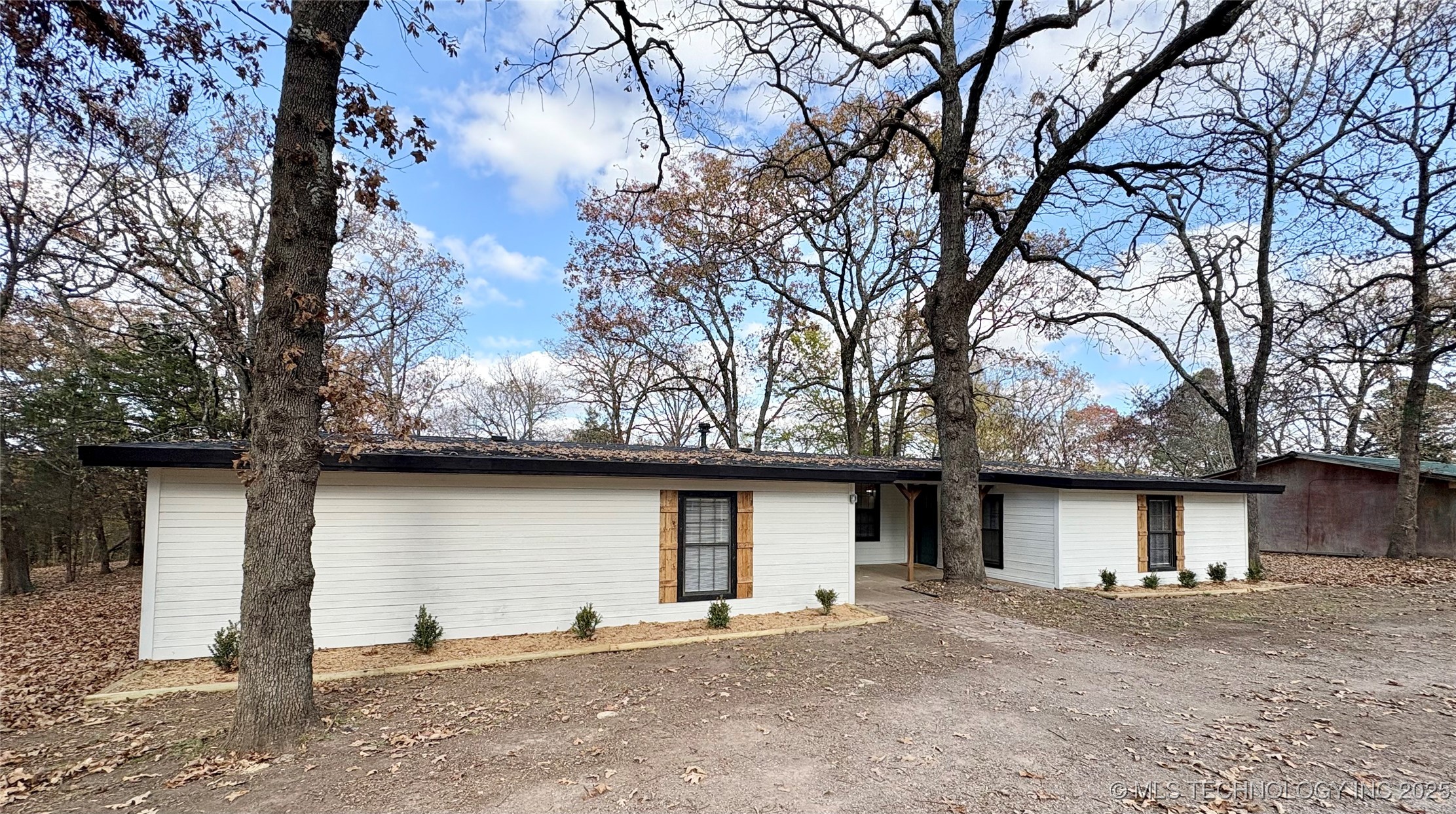 23244 E 754 Road Property Photo 1