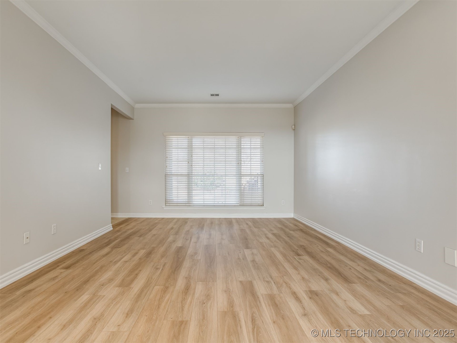 29367 E 28th Street S Property Photo 6