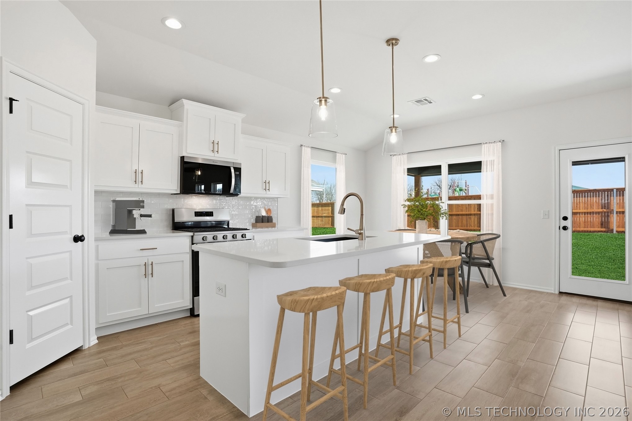 3427 N Gum Place Property Photo 4