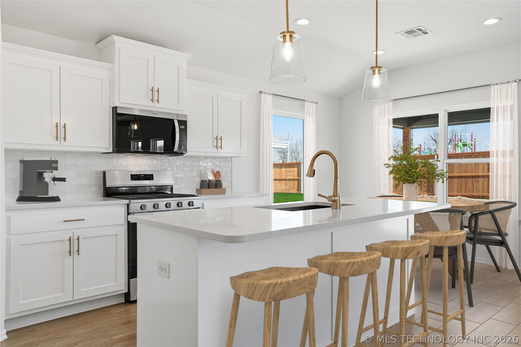 3427 N Gum Place Property Photo 5