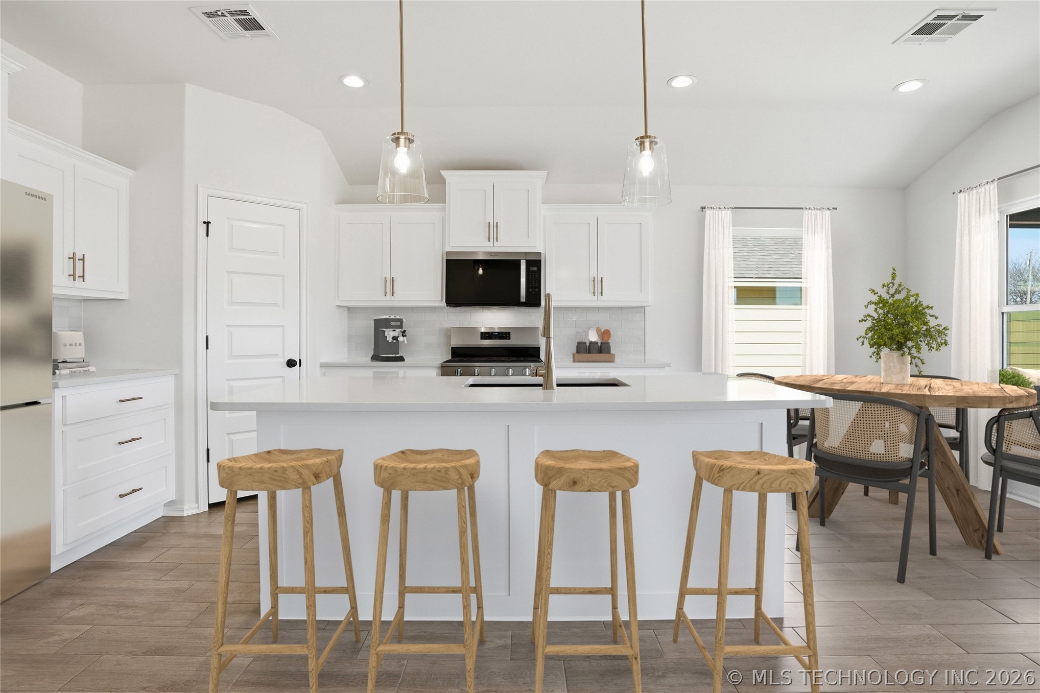 3427 N Gum Place Property Photo 6