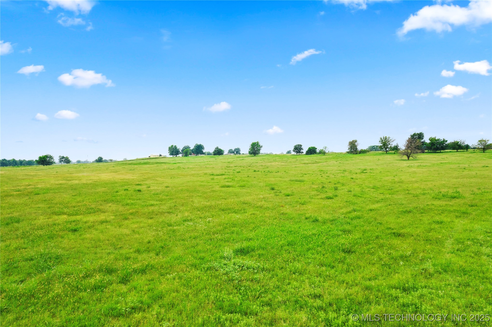 7 E 420 Road Property Photo 9