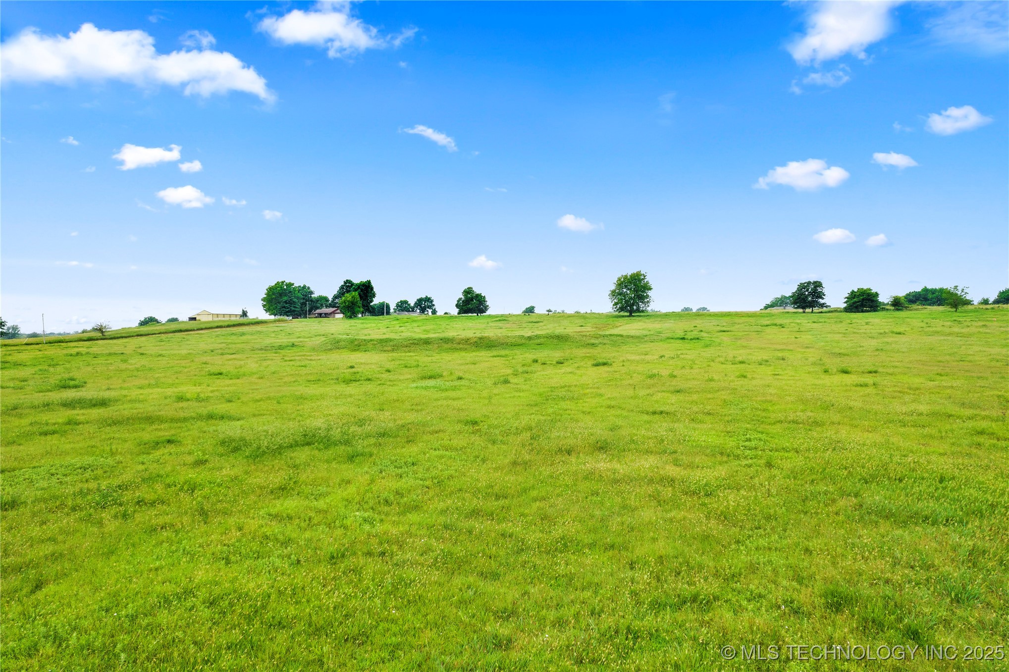 7 E 420 Road Property Photo 10