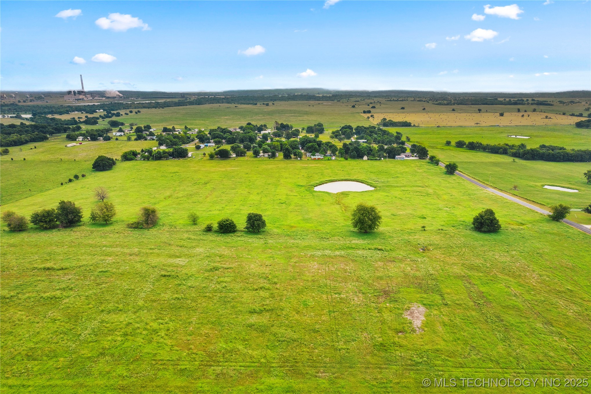 7 E 420 Road Property Photo 12