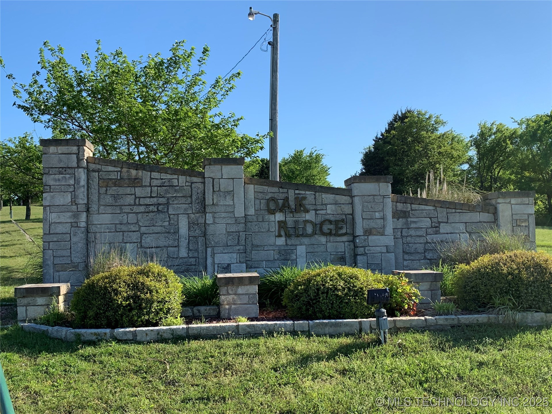 1896 River Oak Court Property Photo 1