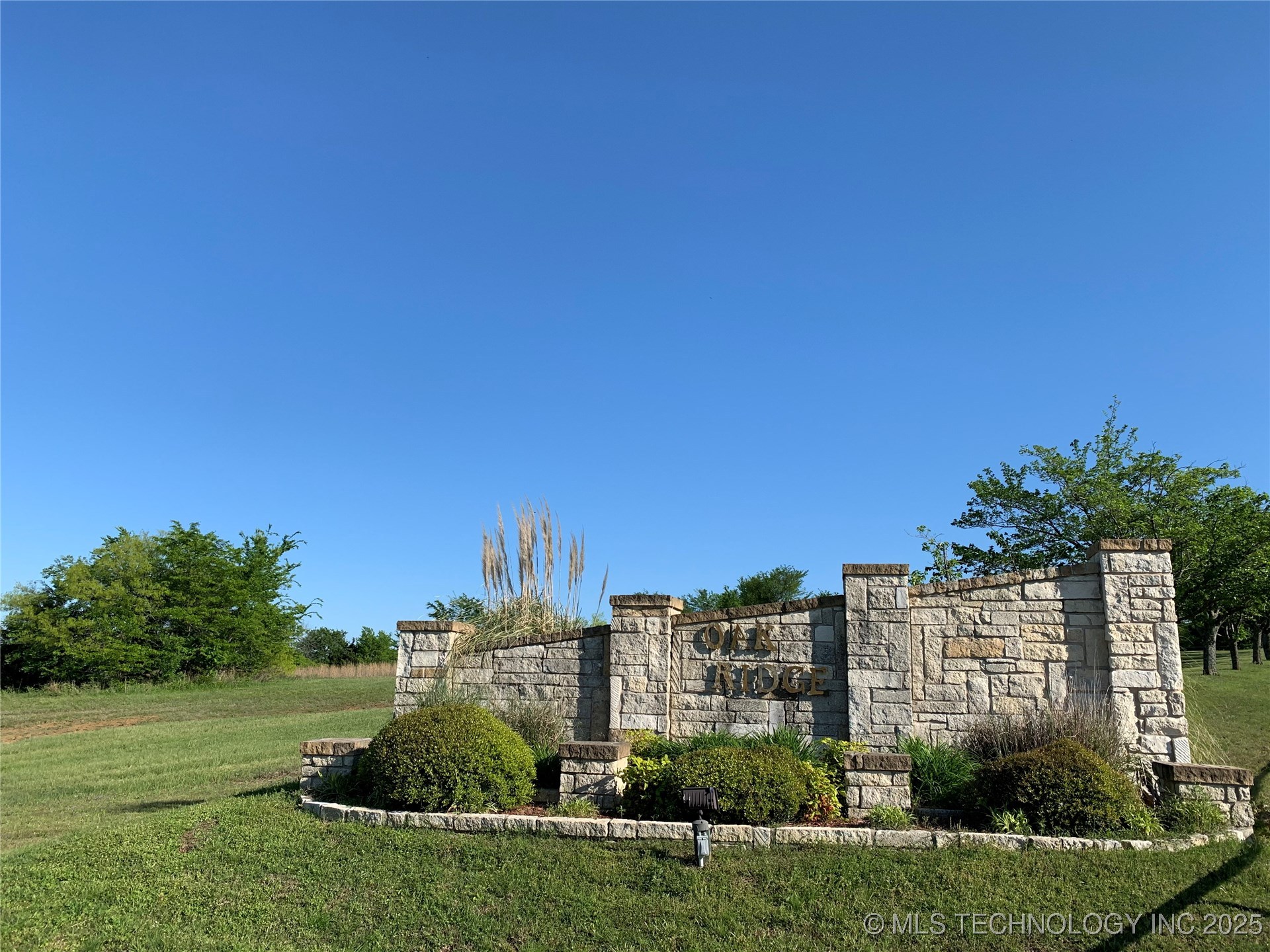 1896 River Oak Court Property Photo 2