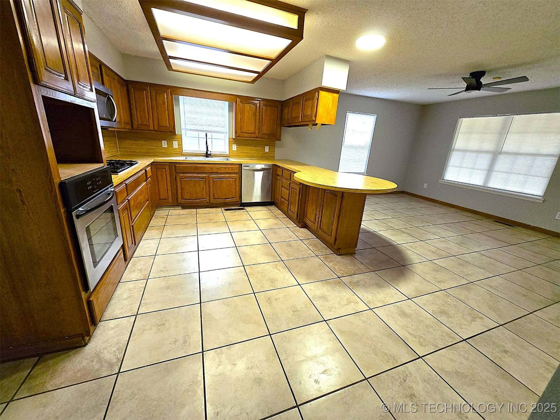 12404 E 35th Street Property Photo 6